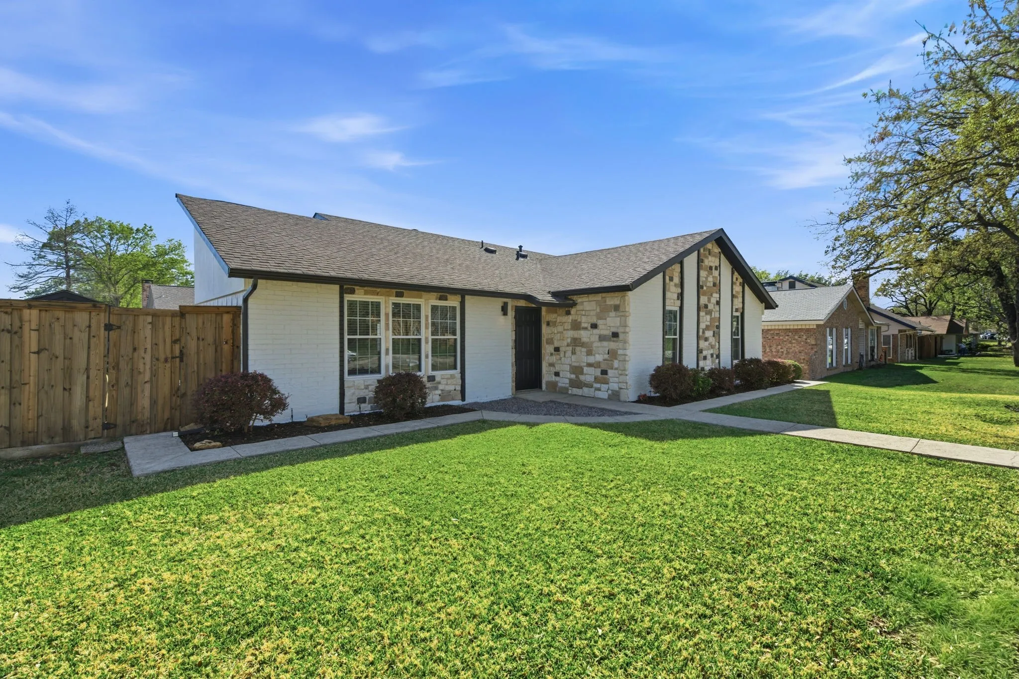 Single Family Residence For Sale in Denton County , 746 Red Wing Drive, Lewisville, Texas 75067, 3 Bedroom, 2 Bathroom, 2 Garage spaces, 1,506 Sqft, built in 1978, mls#21380095, Real Estate Agent in Lewisville, Homes For Sale in Denton county, Homes For Sale in Lewisville, Realtor in Lewisville Texas, Real Estate Brokerage Independent Realty Texas, Luminita Cordes Realtor