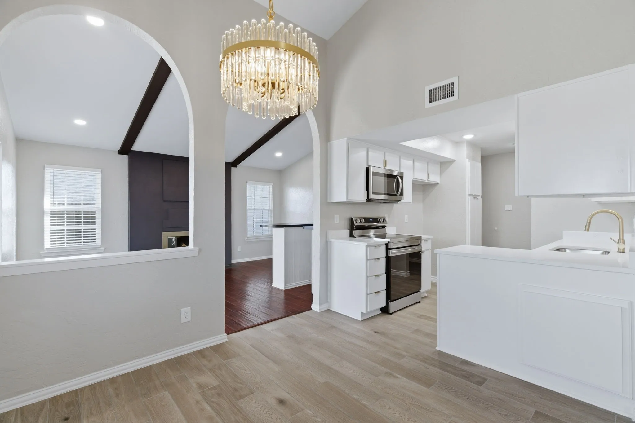 Single Family Residence For Sale in Denton County , 746 Red Wing Drive, Lewisville, Texas 75067, 3 Bedroom, 2 Bathroom, 2 Garage spaces, 1,506 Sqft, built in 1978, mls#21380095, Real Estate Agent in Lewisville, Homes For Sale in Denton county, Homes For Sale in Lewisville, Realtor in Lewisville Texas, Real Estate Brokerage Independent Realty Texas, Luminita Cordes Realtor