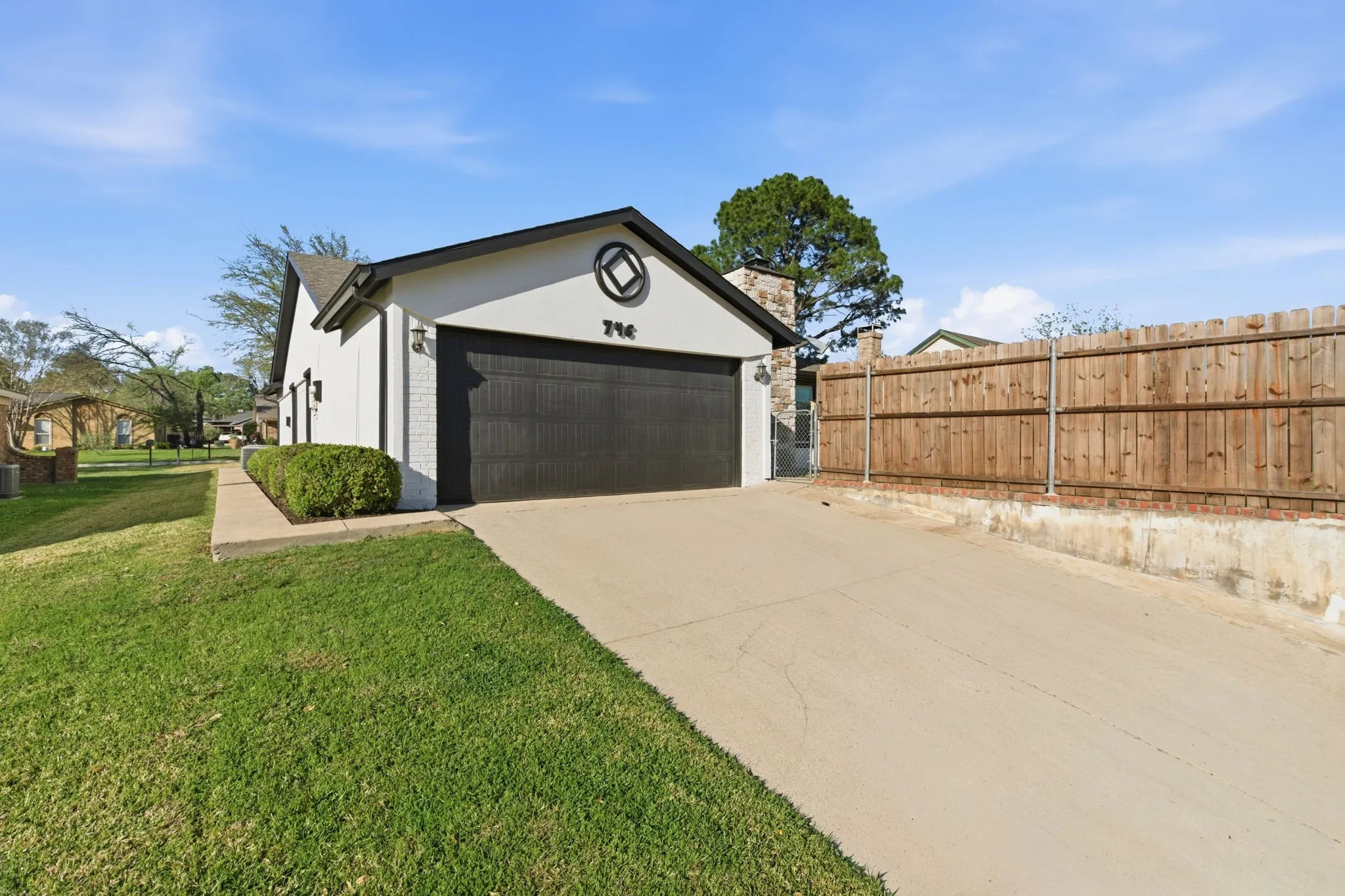 Single Family Residence For Sale in Denton County , 746 Red Wing Drive, Lewisville, Texas 75067, 3 Bedroom, 2 Bathroom, 2 Garage spaces, 1,506 Sqft, built in 1978, mls#21380095, Real Estate Agent in Lewisville, Homes For Sale in Denton county, Homes For Sale in Lewisville, Realtor in Lewisville Texas, Real Estate Brokerage Independent Realty Texas, Luminita Cordes Realtor