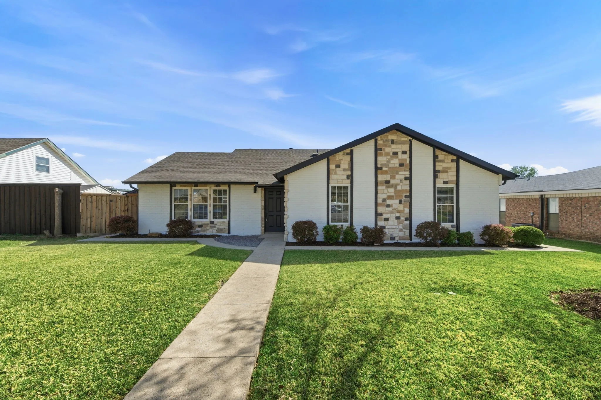 Single Family Residence For Sale in Denton County , 746 Red Wing Drive, Lewisville, Texas 75067, 3 Bedroom, 2 Bathroom, 2 Garage spaces, 1,506 Sqft, built in 1978, mls#21380095, Real Estate Agent in Lewisville, Homes For Sale in Denton county, Homes For Sale in Lewisville, Realtor in Lewisville Texas, Real Estate Brokerage Independent Realty Texas, Luminita Cordes Realtor