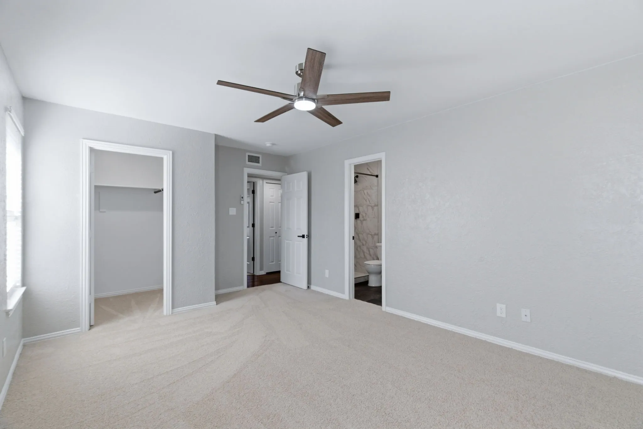 Single Family Residence For Sale in Denton County , 746 Red Wing Drive, Lewisville, Texas 75067, 3 Bedroom, 2 Bathroom, 2 Garage spaces, 1,506 Sqft, built in 1978, mls#21380095, Real Estate Agent in Lewisville, Homes For Sale in Denton county, Homes For Sale in Lewisville, Realtor in Lewisville Texas, Real Estate Brokerage Independent Realty Texas, Luminita Cordes Realtor