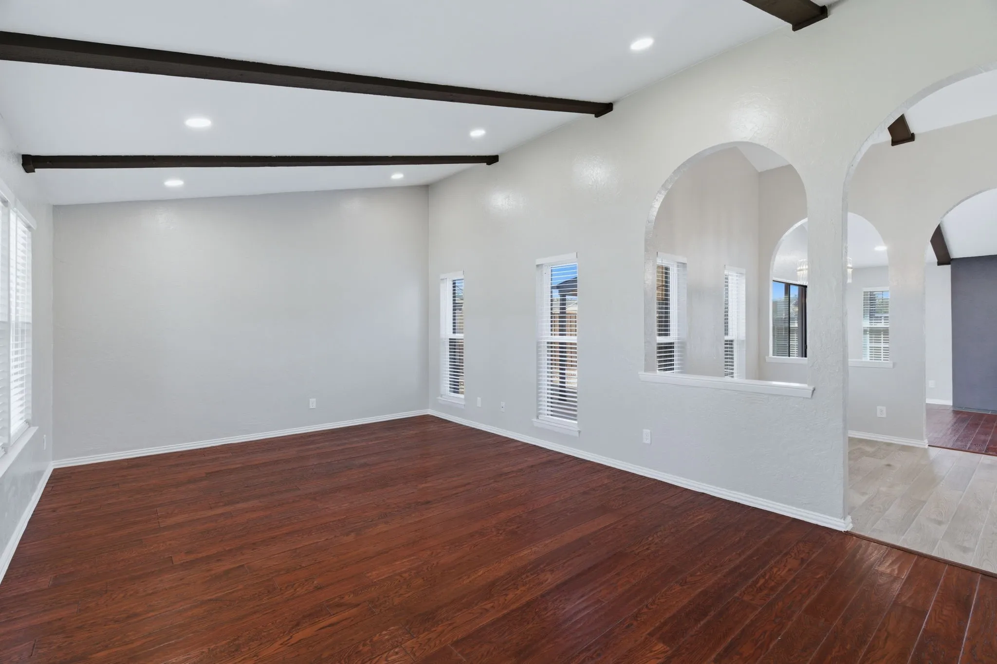 Single Family Residence For Sale in Denton County , 746 Red Wing Drive, Lewisville, Texas 75067, 3 Bedroom, 2 Bathroom, 2 Garage spaces, 1,506 Sqft, built in 1978, mls#21380095, Real Estate Agent in Lewisville, Homes For Sale in Denton county, Homes For Sale in Lewisville, Realtor in Lewisville Texas, Real Estate Brokerage Independent Realty Texas, Luminita Cordes Realtor