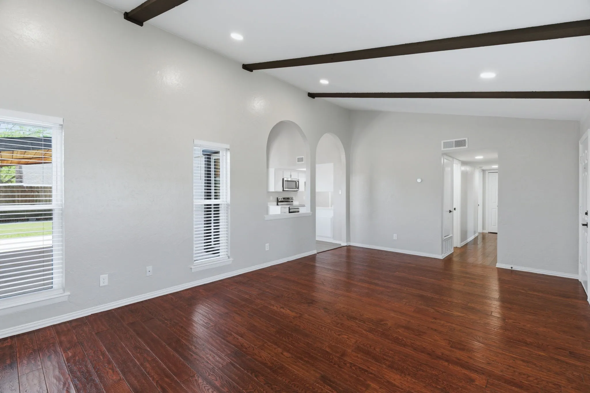 Single Family Residence For Sale in Denton County , 746 Red Wing Drive, Lewisville, Texas 75067, 3 Bedroom, 2 Bathroom, 2 Garage spaces, 1,506 Sqft, built in 1978, mls#21380095, Real Estate Agent in Lewisville, Homes For Sale in Denton county, Homes For Sale in Lewisville, Realtor in Lewisville Texas, Real Estate Brokerage Independent Realty Texas, Luminita Cordes Realtor