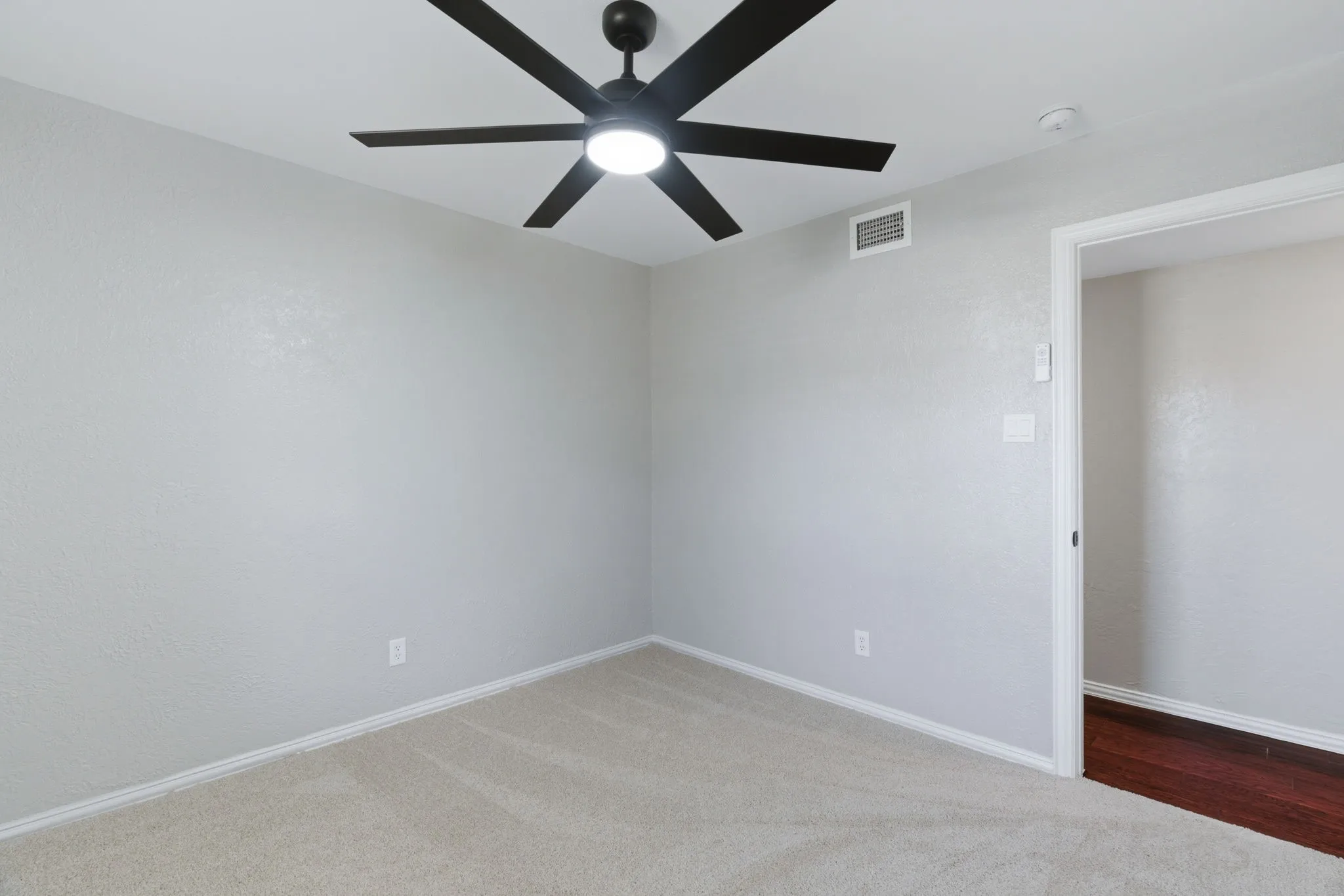 Single Family Residence For Sale in Denton County , 746 Red Wing Drive, Lewisville, Texas 75067, 3 Bedroom, 2 Bathroom, 2 Garage spaces, 1,506 Sqft, built in 1978, mls#21380095, Real Estate Agent in Lewisville, Homes For Sale in Denton county, Homes For Sale in Lewisville, Realtor in Lewisville Texas, Real Estate Brokerage Independent Realty Texas, Luminita Cordes Realtor