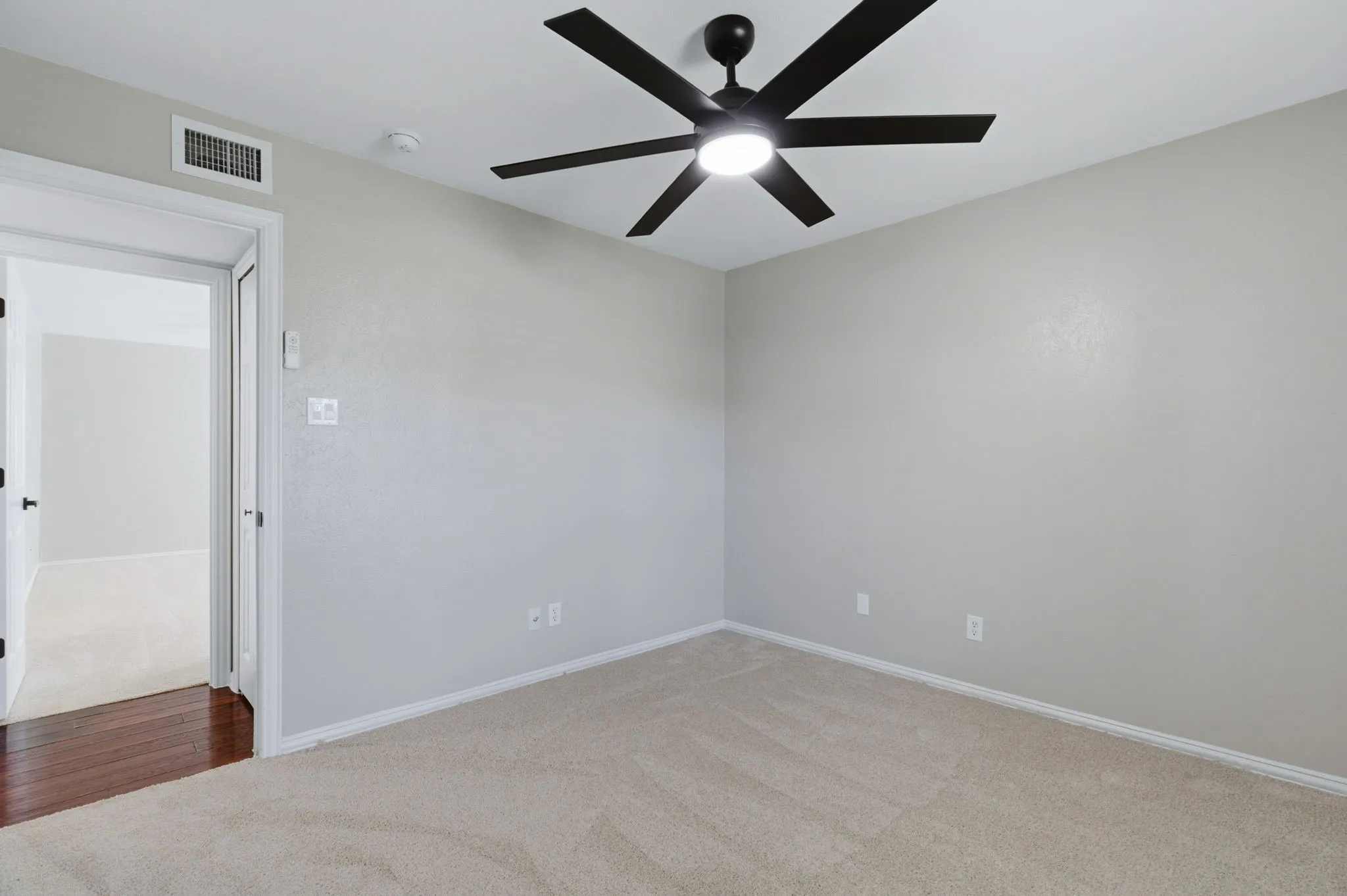 Single Family Residence For Sale in Denton County , 746 Red Wing Drive, Lewisville, Texas 75067, 3 Bedroom, 2 Bathroom, 2 Garage spaces, 1,506 Sqft, built in 1978, mls#21380095, Real Estate Agent in Lewisville, Homes For Sale in Denton county, Homes For Sale in Lewisville, Realtor in Lewisville Texas, Real Estate Brokerage Independent Realty Texas, Luminita Cordes Realtor
