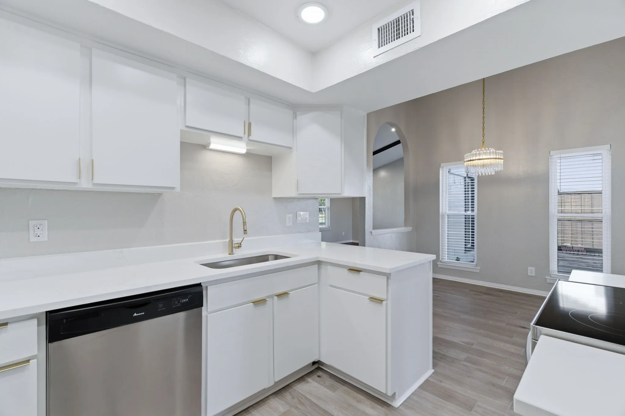 Single Family Residence For Sale in Denton County , 746 Red Wing Drive, Lewisville, Texas 75067, 3 Bedroom, 2 Bathroom, 2 Garage spaces, 1,506 Sqft, built in 1978, mls#21380095, Real Estate Agent in Lewisville, Homes For Sale in Denton county, Homes For Sale in Lewisville, Realtor in Lewisville Texas, Real Estate Brokerage Independent Realty Texas, Luminita Cordes Realtor