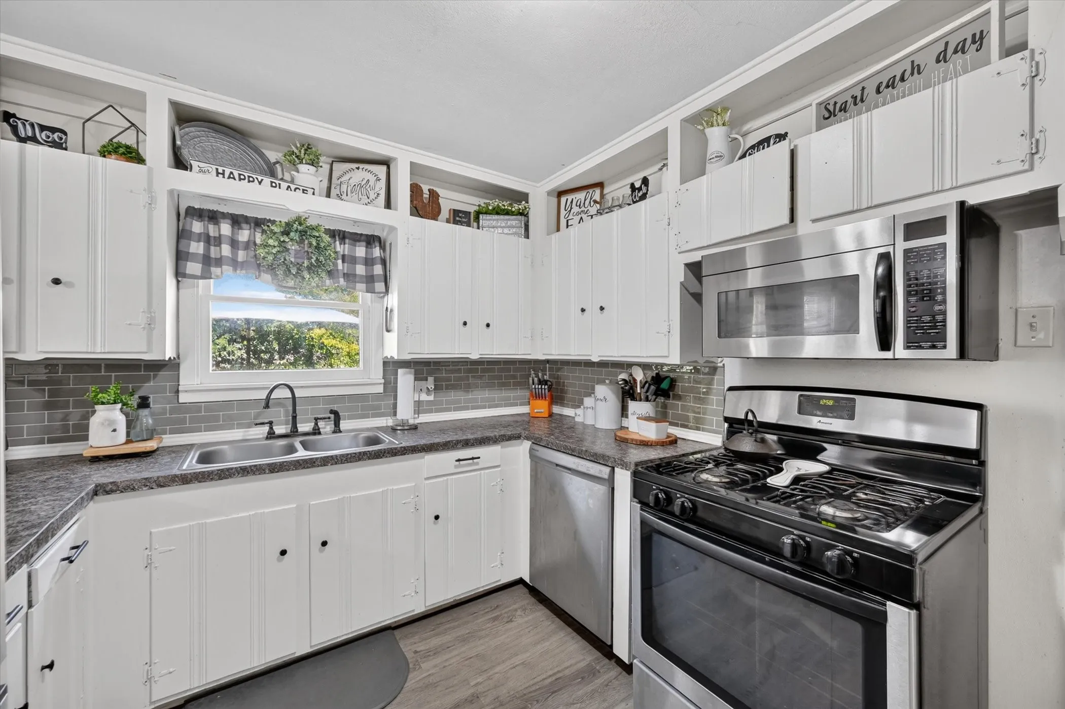 Single Family Residence For Sale in Tarrant County , 15 Page Street, Hurst, Texas 76053, 3 Bedroom, 2 Bathroom, 2 Garage spaces, 1,241 Sqft, built in 1959, mls#21379398, Real Estate Agent in Hurst, Homes For Sale in Tarrant county, Homes For Sale in Hurst, Realtor in Hurst Texas, Real Estate Brokerage Independent Realty Texas, Luminita Cordes Realtor