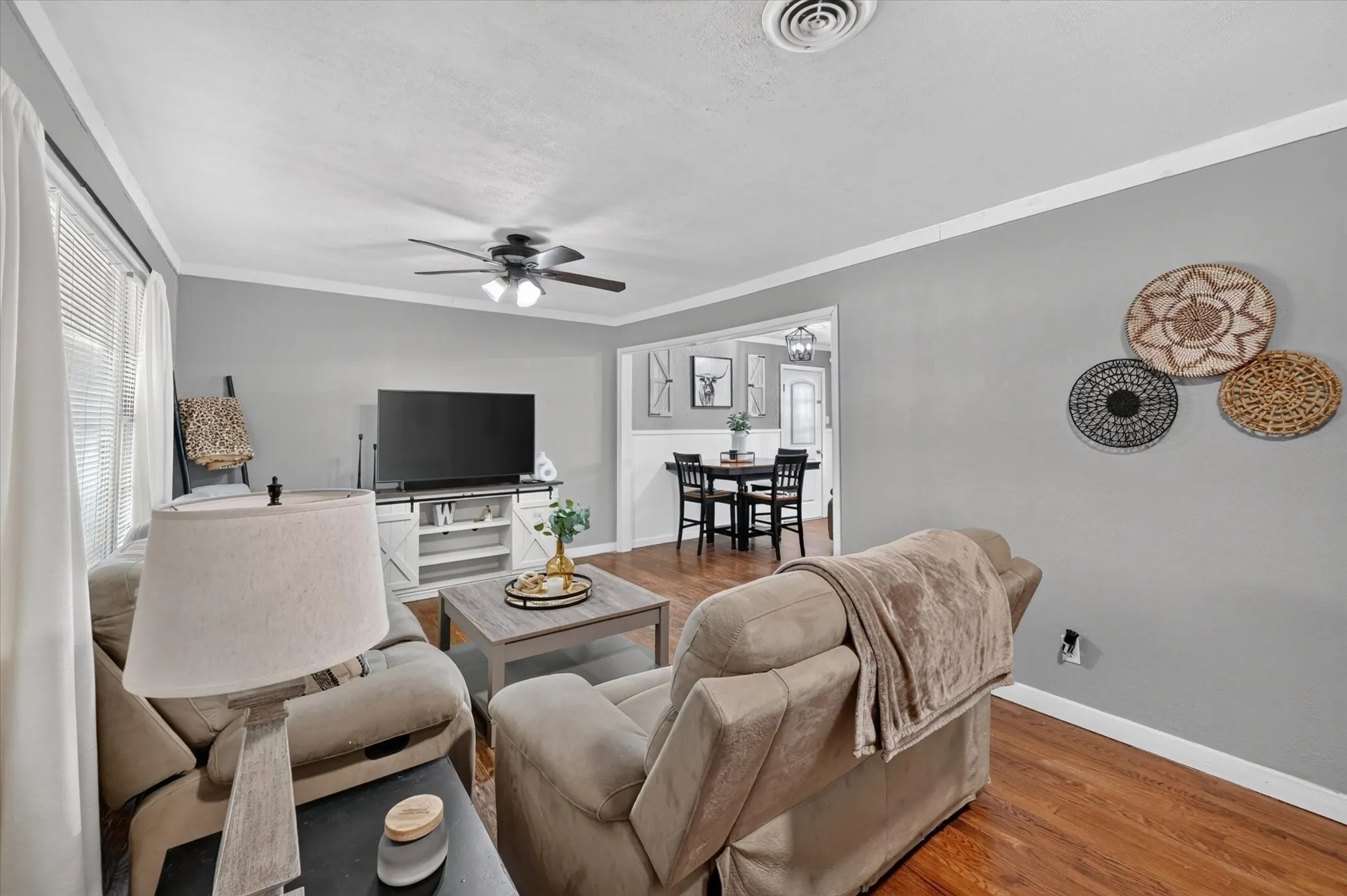 Single Family Residence For Sale in Tarrant County , 15 Page Street, Hurst, Texas 76053, 3 Bedroom, 2 Bathroom, 2 Garage spaces, 1,241 Sqft, built in 1959, mls#21379398, Real Estate Agent in Hurst, Homes For Sale in Tarrant county, Homes For Sale in Hurst, Realtor in Hurst Texas, Real Estate Brokerage Independent Realty Texas, Luminita Cordes Realtor