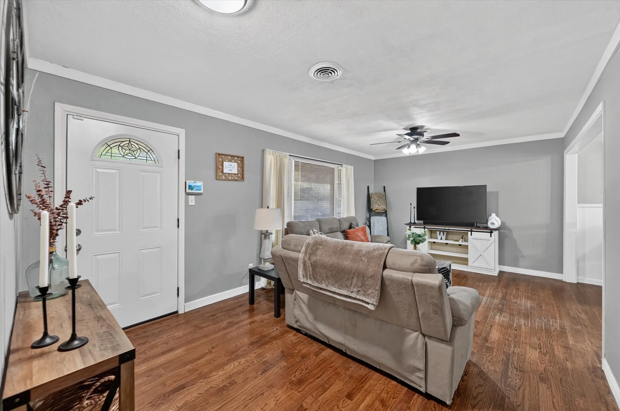 Single Family Residence For Sale in Tarrant County , 15 Page Street, Hurst, Texas 76053, 3 Bedroom, 2 Bathroom, 2 Garage spaces, 1,241 Sqft, built in 1959, mls#21379398, Real Estate Agent in Hurst, Homes For Sale in Tarrant county, Homes For Sale in Hurst, Realtor in Hurst Texas, Real Estate Brokerage Independent Realty Texas, Luminita Cordes Realtor