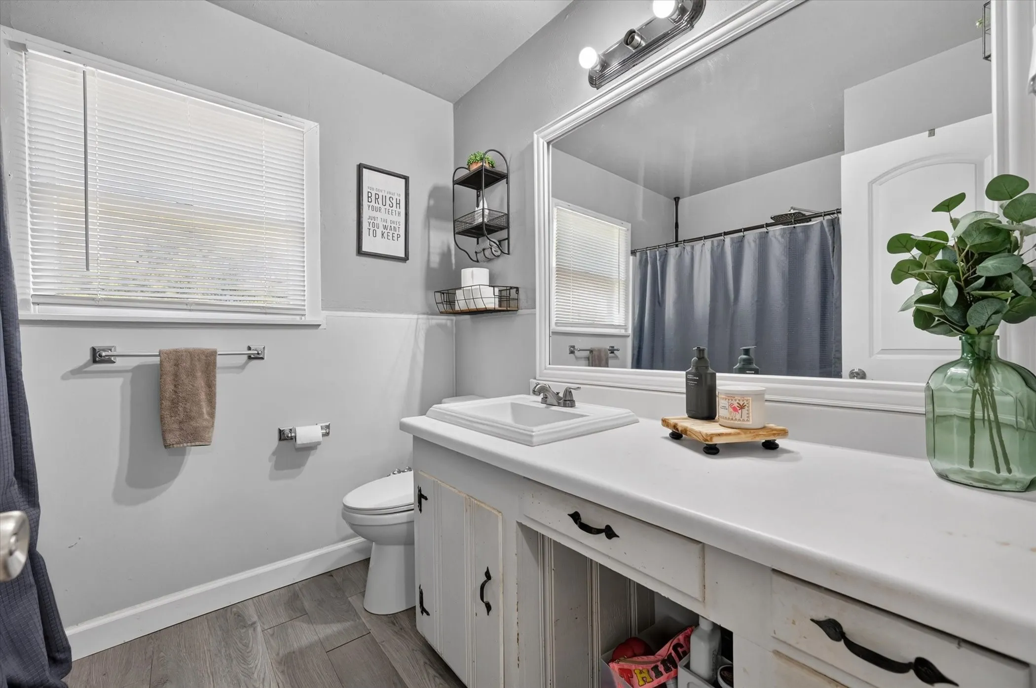 Single Family Residence For Sale in Tarrant County , 15 Page Street, Hurst, Texas 76053, 3 Bedroom, 2 Bathroom, 2 Garage spaces, 1,241 Sqft, built in 1959, mls#21379398, Real Estate Agent in Hurst, Homes For Sale in Tarrant county, Homes For Sale in Hurst, Realtor in Hurst Texas, Real Estate Brokerage Independent Realty Texas, Luminita Cordes Realtor