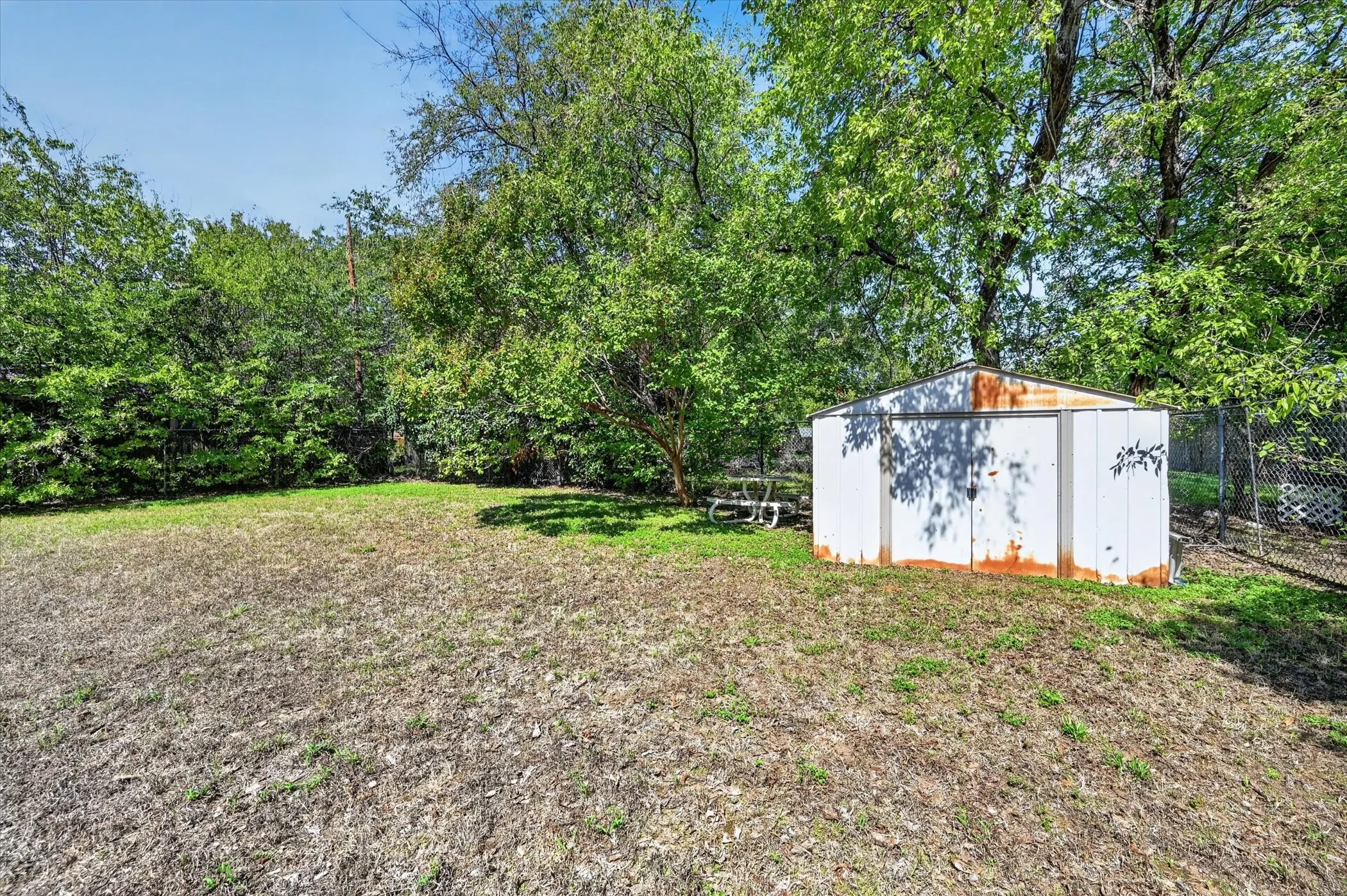 Single Family Residence For Sale in Tarrant County , 15 Page Street, Hurst, Texas 76053, 3 Bedroom, 2 Bathroom, 2 Garage spaces, 1,241 Sqft, built in 1959, mls#21379398, Real Estate Agent in Hurst, Homes For Sale in Tarrant county, Homes For Sale in Hurst, Realtor in Hurst Texas, Real Estate Brokerage Independent Realty Texas, Luminita Cordes Realtor