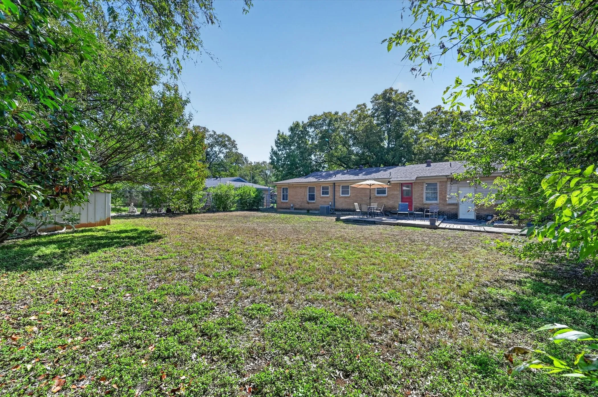 Single Family Residence For Sale in Tarrant County , 15 Page Street, Hurst, Texas 76053, 3 Bedroom, 2 Bathroom, 2 Garage spaces, 1,241 Sqft, built in 1959, mls#21379398, Real Estate Agent in Hurst, Homes For Sale in Tarrant county, Homes For Sale in Hurst, Realtor in Hurst Texas, Real Estate Brokerage Independent Realty Texas, Luminita Cordes Realtor