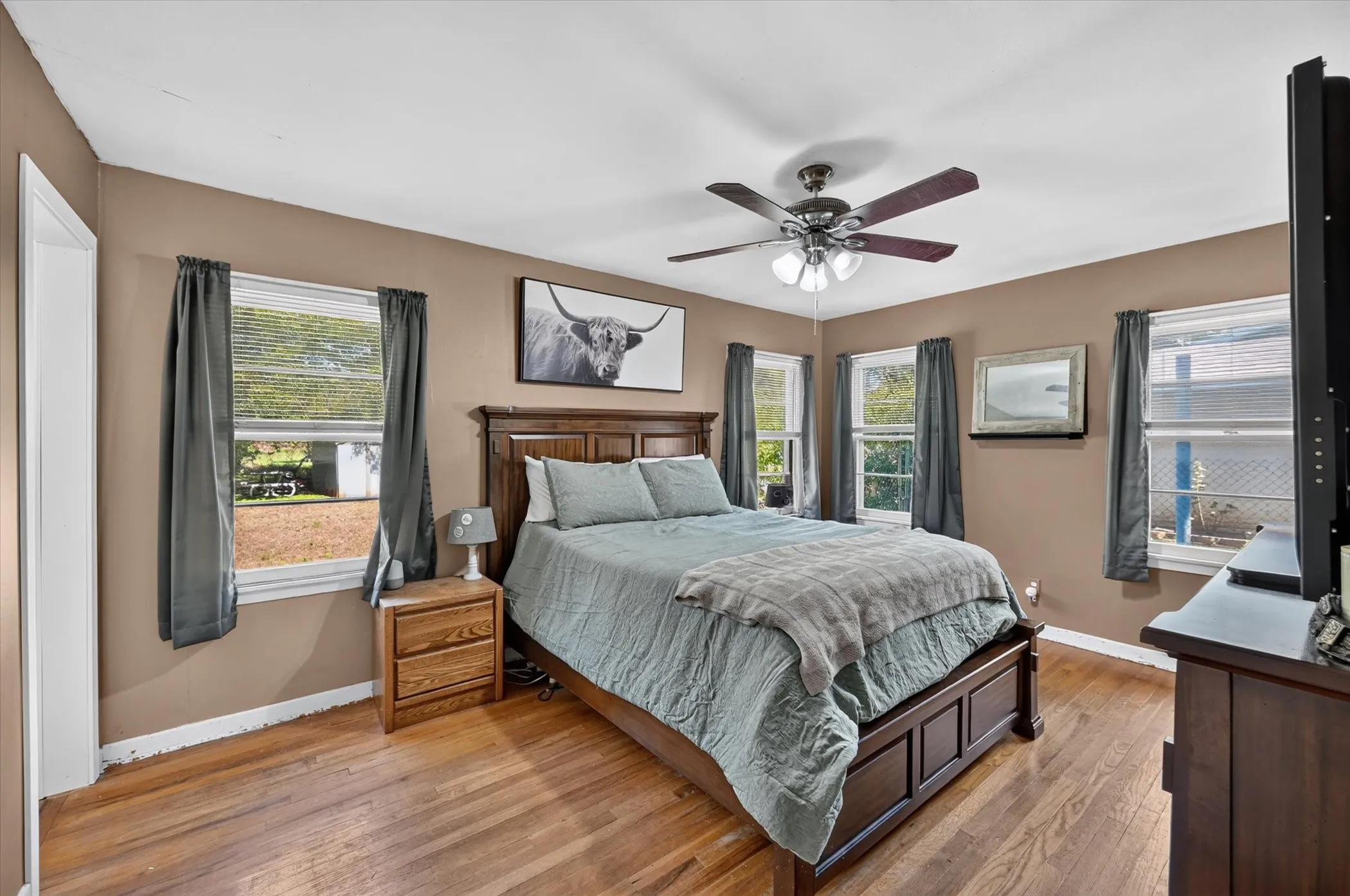 Single Family Residence For Sale in Tarrant County , 15 Page Street, Hurst, Texas 76053, 3 Bedroom, 2 Bathroom, 2 Garage spaces, 1,241 Sqft, built in 1959, mls#21379398, Real Estate Agent in Hurst, Homes For Sale in Tarrant county, Homes For Sale in Hurst, Realtor in Hurst Texas, Real Estate Brokerage Independent Realty Texas, Luminita Cordes Realtor