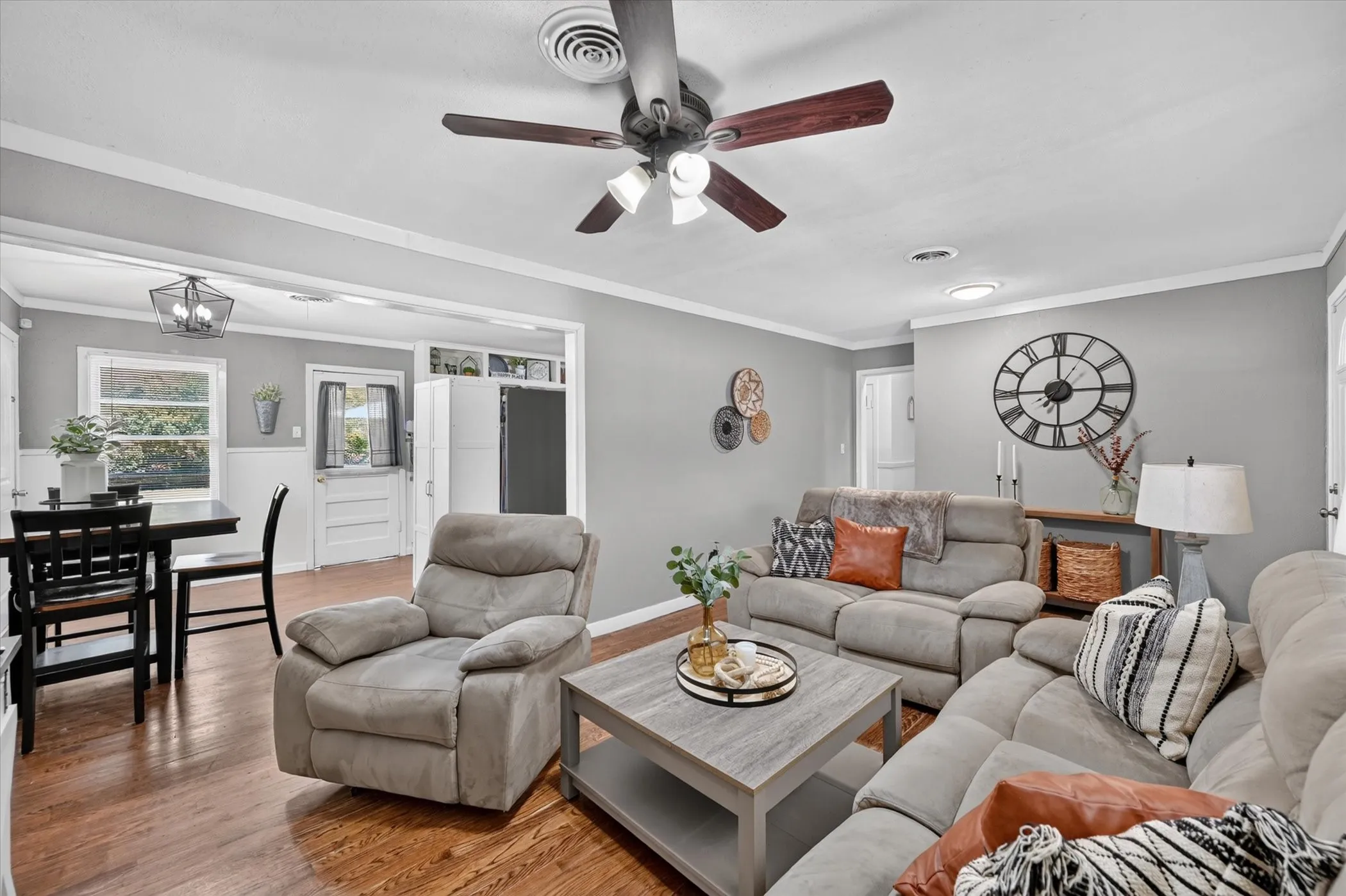 Single Family Residence For Sale in Tarrant County , 15 Page Street, Hurst, Texas 76053, 3 Bedroom, 2 Bathroom, 2 Garage spaces, 1,241 Sqft, built in 1959, mls#21379398, Real Estate Agent in Hurst, Homes For Sale in Tarrant county, Homes For Sale in Hurst, Realtor in Hurst Texas, Real Estate Brokerage Independent Realty Texas, Luminita Cordes Realtor