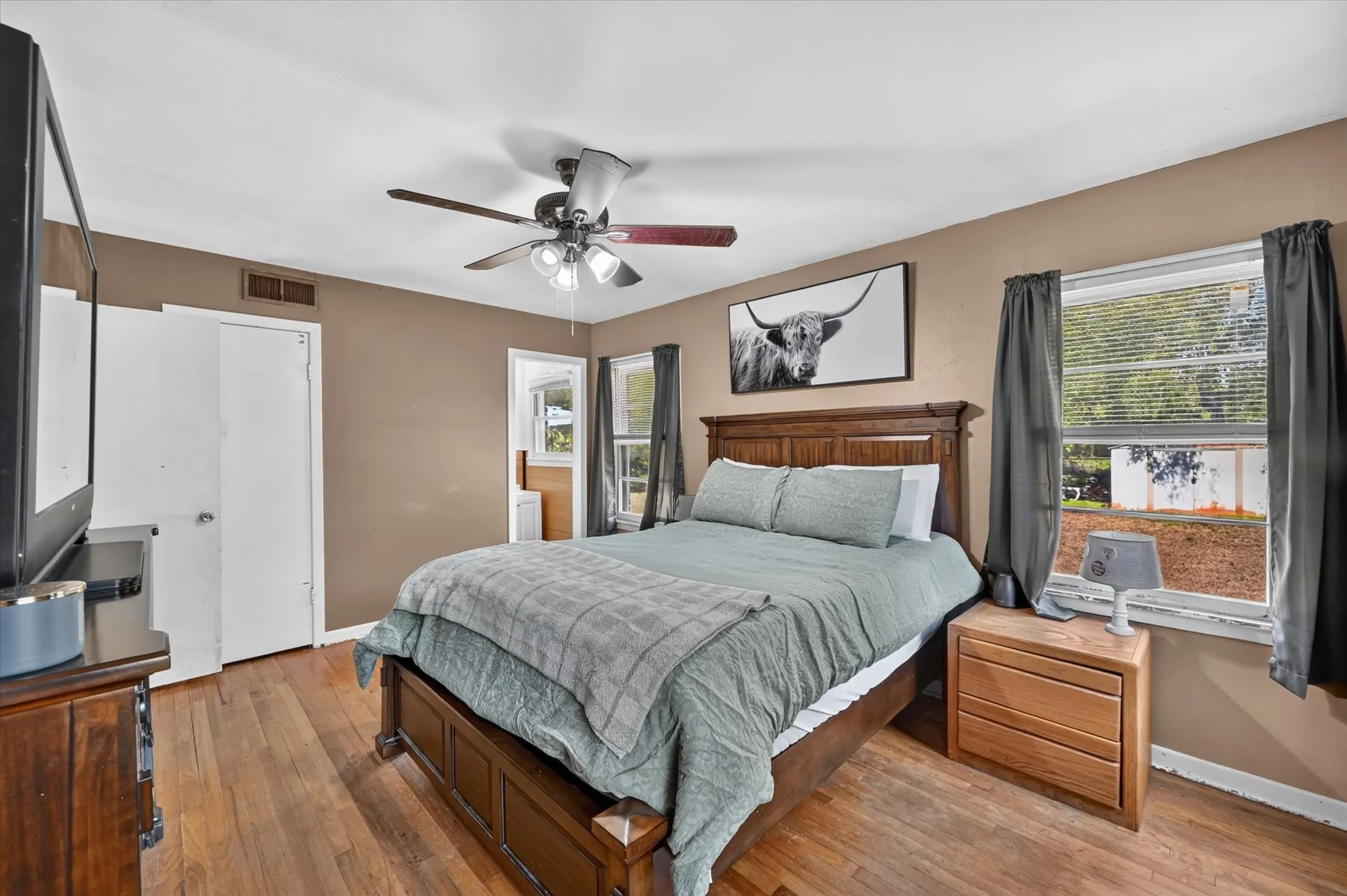 Single Family Residence For Sale in Tarrant County , 15 Page Street, Hurst, Texas 76053, 3 Bedroom, 2 Bathroom, 2 Garage spaces, 1,241 Sqft, built in 1959, mls#21379398, Real Estate Agent in Hurst, Homes For Sale in Tarrant county, Homes For Sale in Hurst, Realtor in Hurst Texas, Real Estate Brokerage Independent Realty Texas, Luminita Cordes Realtor