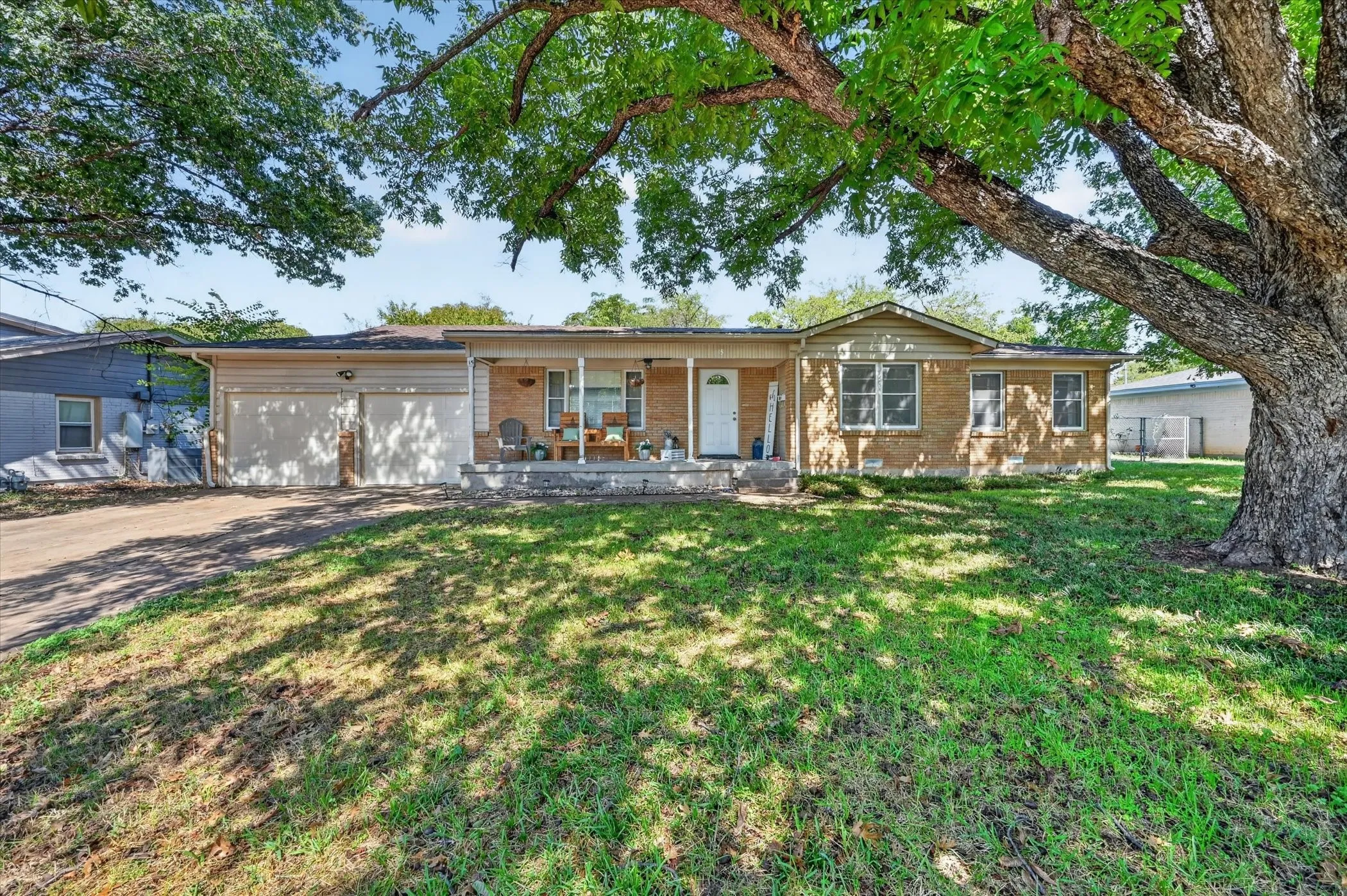 Single Family Residence For Sale in Tarrant County , 15 Page Street, Hurst, Texas 76053, 3 Bedroom, 2 Bathroom, 2 Garage spaces, 1,241 Sqft, built in 1959, mls#21379398, Real Estate Agent in Hurst, Homes For Sale in Tarrant county, Homes For Sale in Hurst, Realtor in Hurst Texas, Real Estate Brokerage Independent Realty Texas, Luminita Cordes Realtor