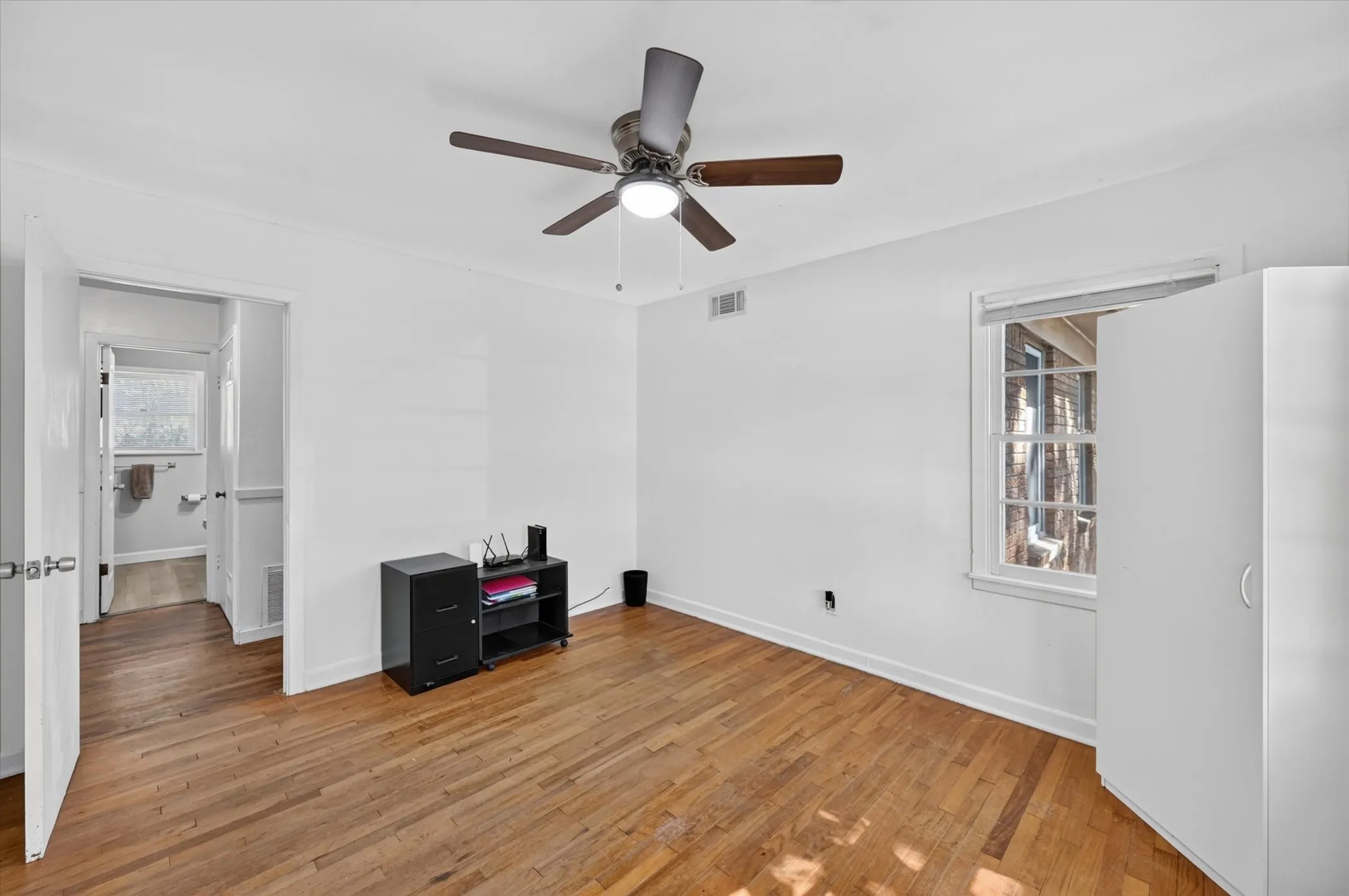 Single Family Residence For Sale in Tarrant County , 15 Page Street, Hurst, Texas 76053, 3 Bedroom, 2 Bathroom, 2 Garage spaces, 1,241 Sqft, built in 1959, mls#21379398, Real Estate Agent in Hurst, Homes For Sale in Tarrant county, Homes For Sale in Hurst, Realtor in Hurst Texas, Real Estate Brokerage Independent Realty Texas, Luminita Cordes Realtor