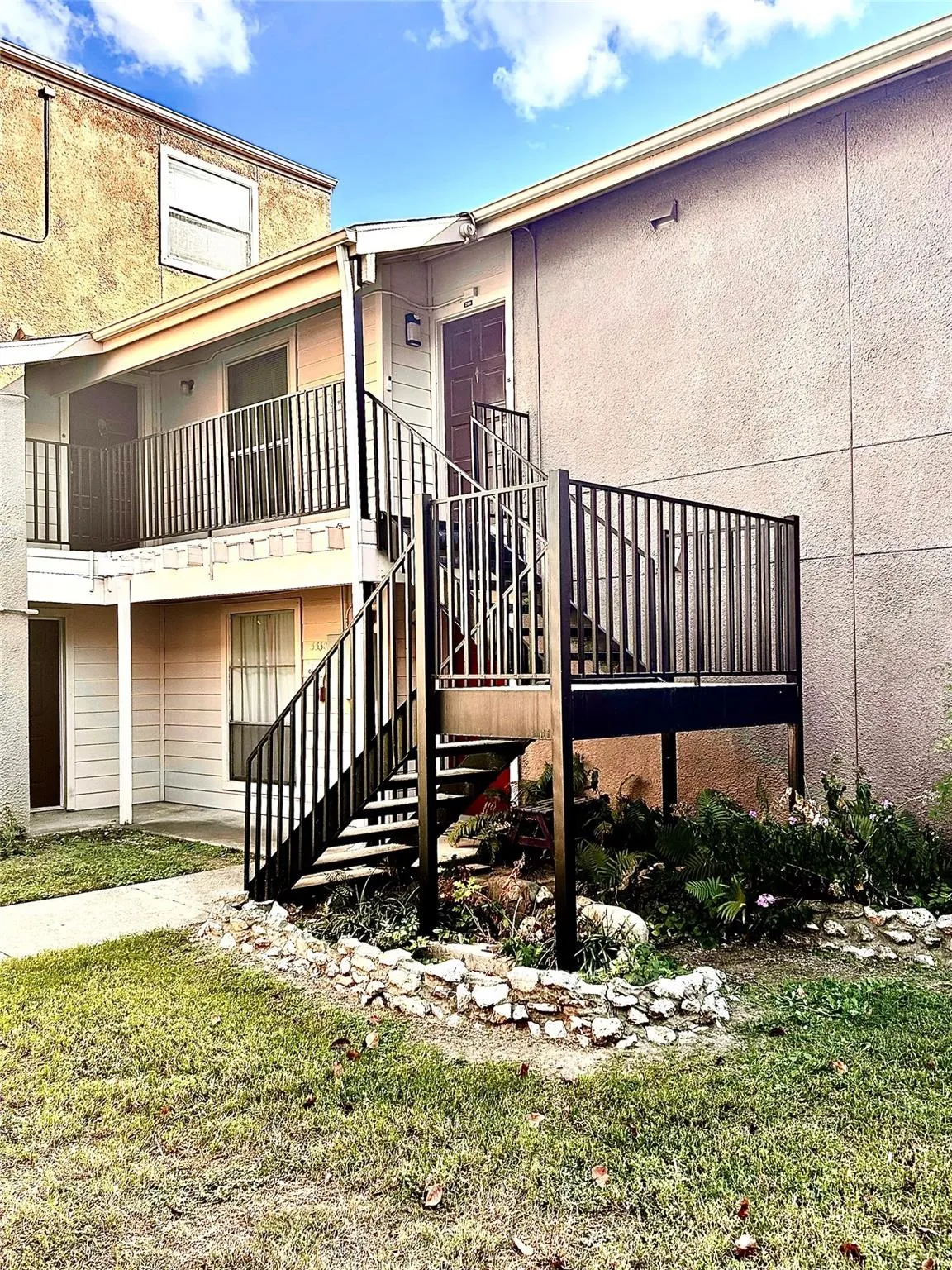 Condominium For Sale in Tarrant County , 5530 Boca Raton Boulevard 189, Fort Worth, Texas 76112, 2 Bedroom, 2 Bathroom, Garage spaces, 1,010 Sqft, built in 1972, mls#21380089, Real Estate Agent in Fort Worth, Homes For Sale in Tarrant county, Homes For Sale in Fort Worth, Realtor in Fort Worth Texas, Real Estate Brokerage Independent Realty Texas, Luminita Cordes Realtor