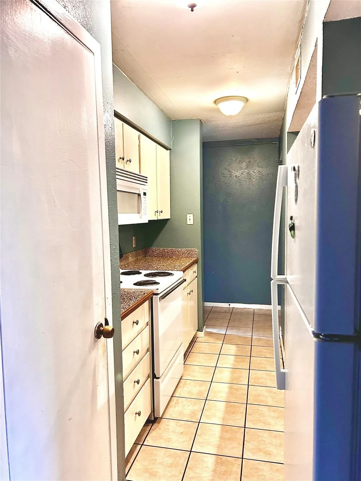 Condominium For Sale in Tarrant County , 5530 Boca Raton Boulevard 189, Fort Worth, Texas 76112, 2 Bedroom, 2 Bathroom, Garage spaces, 1,010 Sqft, built in 1972, mls#21380089, Real Estate Agent in Fort Worth, Homes For Sale in Tarrant county, Homes For Sale in Fort Worth, Realtor in Fort Worth Texas, Real Estate Brokerage Independent Realty Texas, Luminita Cordes Realtor