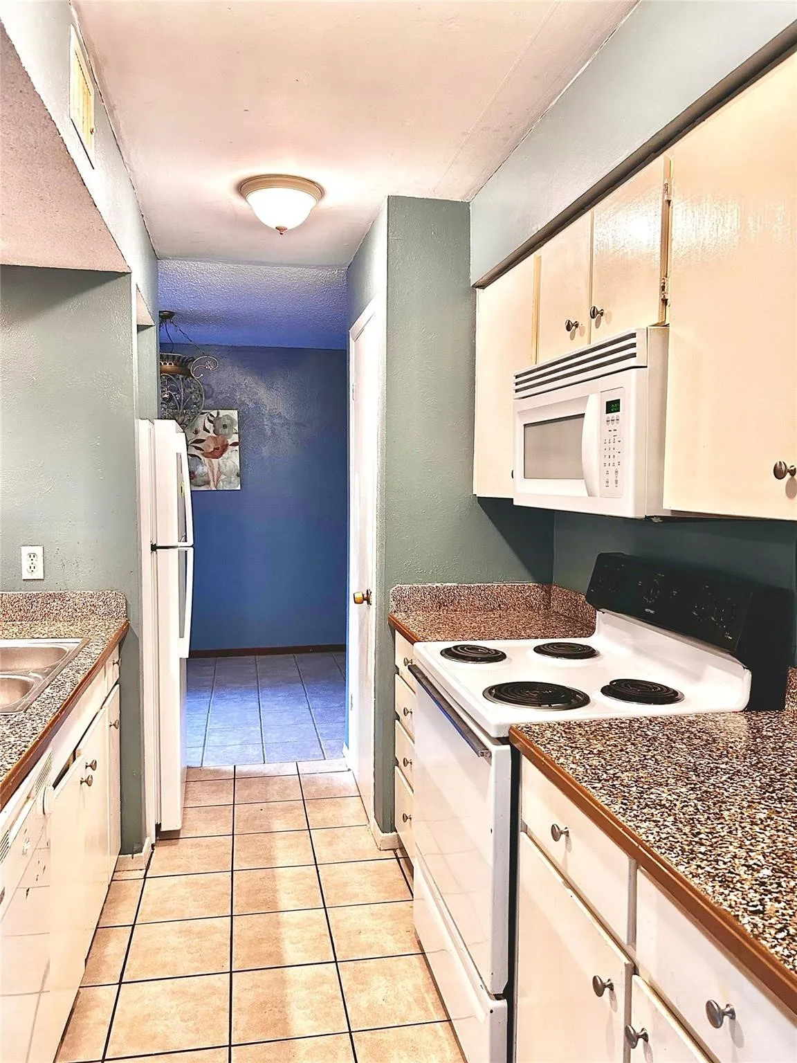 Condominium For Sale in Tarrant County , 5530 Boca Raton Boulevard 189, Fort Worth, Texas 76112, 2 Bedroom, 2 Bathroom, Garage spaces, 1,010 Sqft, built in 1972, mls#21380089, Real Estate Agent in Fort Worth, Homes For Sale in Tarrant county, Homes For Sale in Fort Worth, Realtor in Fort Worth Texas, Real Estate Brokerage Independent Realty Texas, Luminita Cordes Realtor