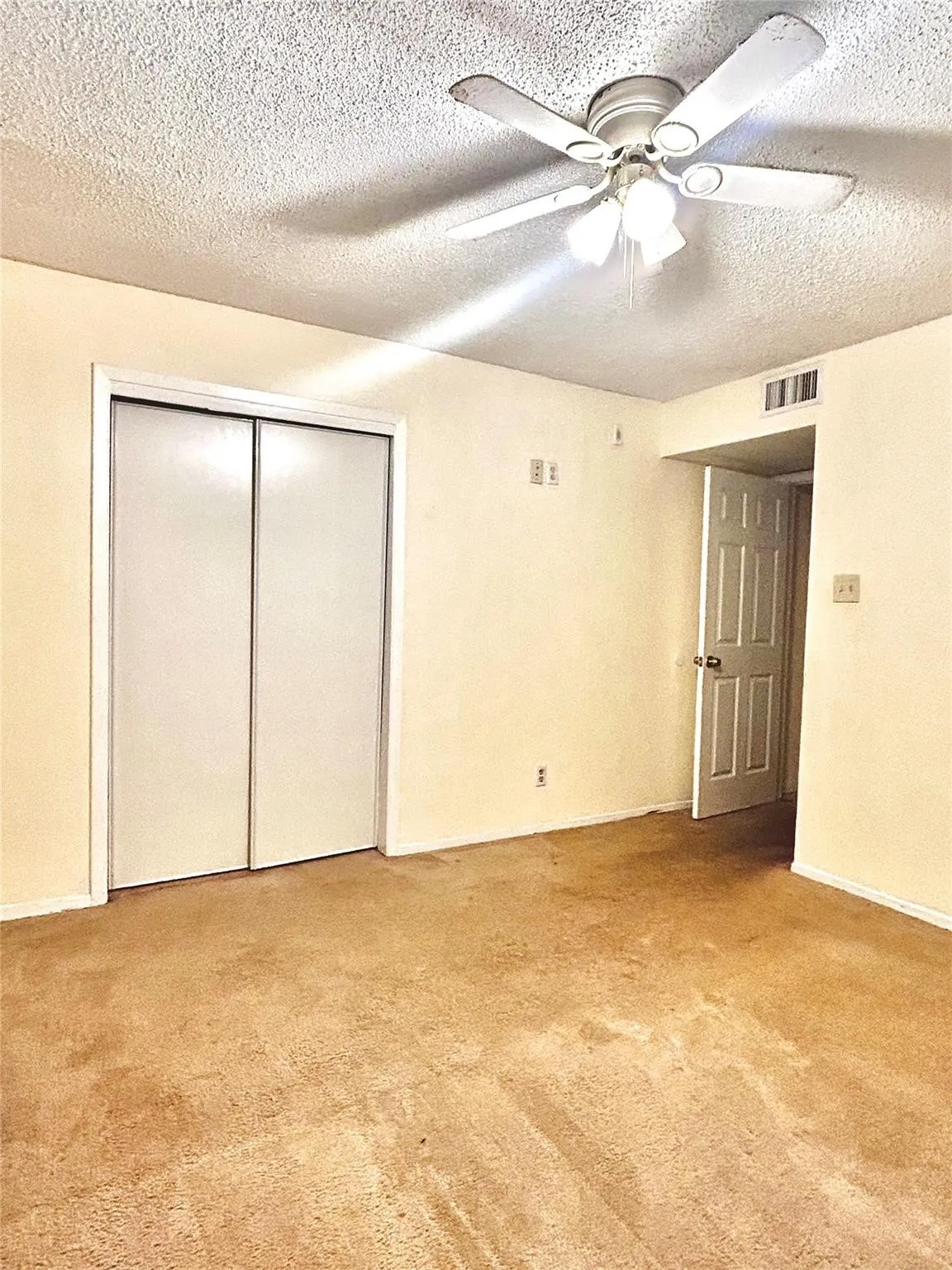 Condominium For Sale in Tarrant County , 5530 Boca Raton Boulevard 189, Fort Worth, Texas 76112, 2 Bedroom, 2 Bathroom, Garage spaces, 1,010 Sqft, built in 1972, mls#21380089, Real Estate Agent in Fort Worth, Homes For Sale in Tarrant county, Homes For Sale in Fort Worth, Realtor in Fort Worth Texas, Real Estate Brokerage Independent Realty Texas, Luminita Cordes Realtor