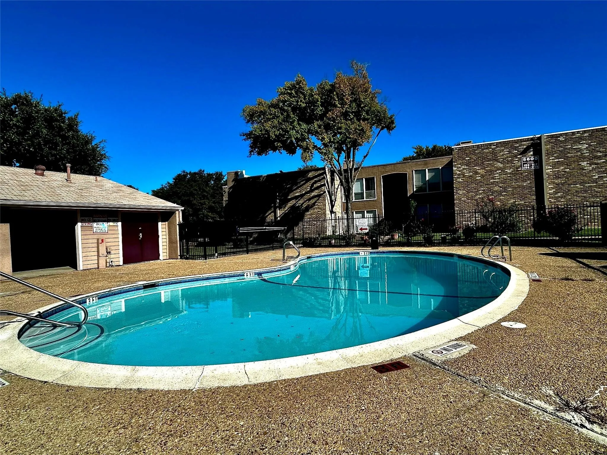 Condominium For Sale in Tarrant County , 5530 Boca Raton Boulevard 189, Fort Worth, Texas 76112, 2 Bedroom, 2 Bathroom, Garage spaces, 1,010 Sqft, built in 1972, mls#21380089, Real Estate Agent in Fort Worth, Homes For Sale in Tarrant county, Homes For Sale in Fort Worth, Realtor in Fort Worth Texas, Real Estate Brokerage Independent Realty Texas, Luminita Cordes Realtor