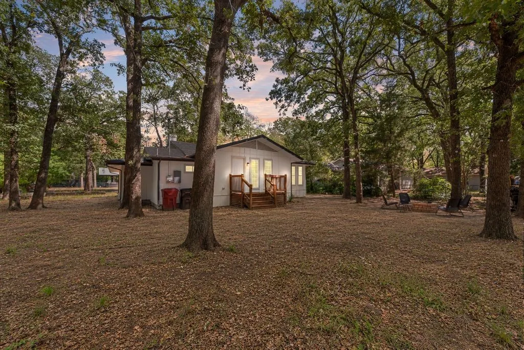 Single Family Residence For Sale in Hunt County , 1345 Tawakoni Drive, West Tawakoni, Texas 75474, 4 Bedroom, 2 Bathroom, Garage spaces, 1,786 Sqft, built in 1968, mls#21374570, Real Estate Agent in West Tawakoni, Homes For Sale in Hunt county, Homes For Sale in West Tawakoni, Realtor in West Tawakoni Texas, Real Estate Brokerage Independent Realty Texas, Luminita Cordes Realtor