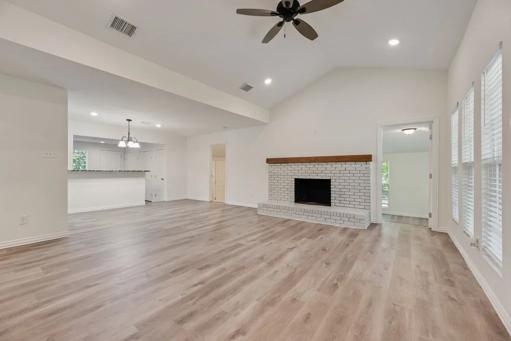 Single Family Residence For Sale in Hunt County , 1345 Tawakoni Drive, West Tawakoni, Texas 75474, 4 Bedroom, 2 Bathroom, Garage spaces, 1,786 Sqft, built in 1968, mls#21374570, Real Estate Agent in West Tawakoni, Homes For Sale in Hunt county, Homes For Sale in West Tawakoni, Realtor in West Tawakoni Texas, Real Estate Brokerage Independent Realty Texas, Luminita Cordes Realtor