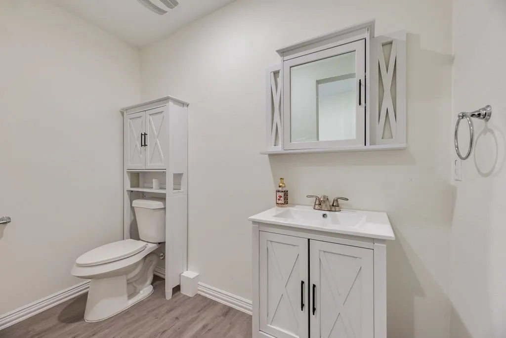 Single Family Residence For Sale in Hunt County , 1345 Tawakoni Drive, West Tawakoni, Texas 75474, 4 Bedroom, 2 Bathroom, Garage spaces, 1,786 Sqft, built in 1968, mls#21374570, Real Estate Agent in West Tawakoni, Homes For Sale in Hunt county, Homes For Sale in West Tawakoni, Realtor in West Tawakoni Texas, Real Estate Brokerage Independent Realty Texas, Luminita Cordes Realtor