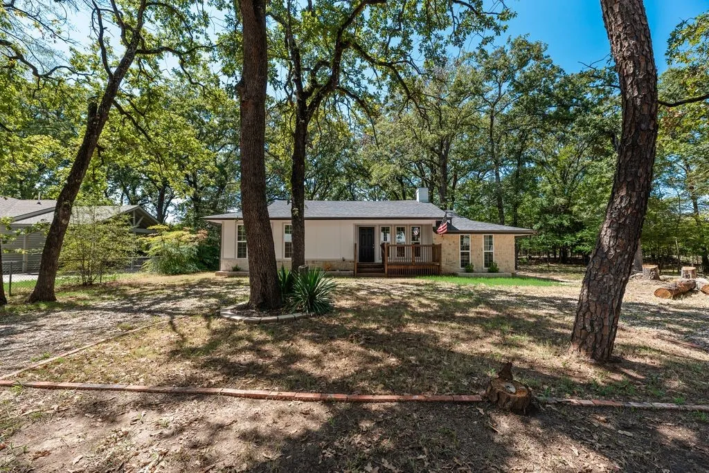 Single Family Residence For Sale in Hunt County , 1345 Tawakoni Drive, West Tawakoni, Texas 75474, 4 Bedroom, 2 Bathroom, Garage spaces, 1,786 Sqft, built in 1968, mls#21374570, Real Estate Agent in West Tawakoni, Homes For Sale in Hunt county, Homes For Sale in West Tawakoni, Realtor in West Tawakoni Texas, Real Estate Brokerage Independent Realty Texas, Luminita Cordes Realtor