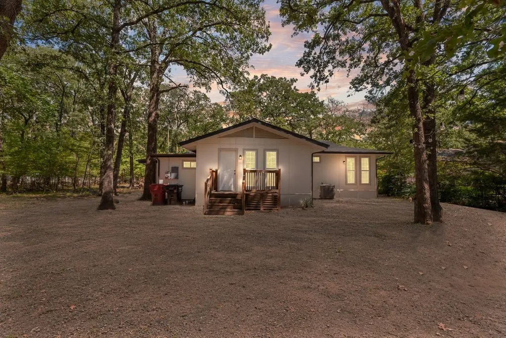 Single Family Residence For Sale in Hunt County , 1345 Tawakoni Drive, West Tawakoni, Texas 75474, 4 Bedroom, 2 Bathroom, Garage spaces, 1,786 Sqft, built in 1968, mls#21374570, Real Estate Agent in West Tawakoni, Homes For Sale in Hunt county, Homes For Sale in West Tawakoni, Realtor in West Tawakoni Texas, Real Estate Brokerage Independent Realty Texas, Luminita Cordes Realtor