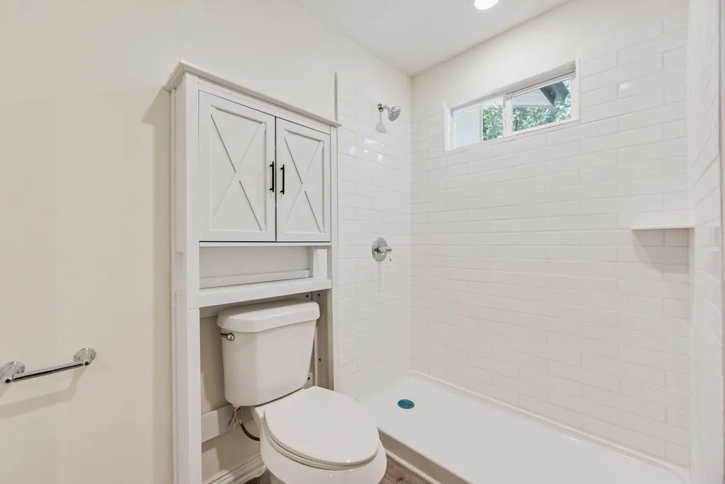 Single Family Residence For Sale in Hunt County , 1345 Tawakoni Drive, West Tawakoni, Texas 75474, 4 Bedroom, 2 Bathroom, Garage spaces, 1,786 Sqft, built in 1968, mls#21374570, Real Estate Agent in West Tawakoni, Homes For Sale in Hunt county, Homes For Sale in West Tawakoni, Realtor in West Tawakoni Texas, Real Estate Brokerage Independent Realty Texas, Luminita Cordes Realtor