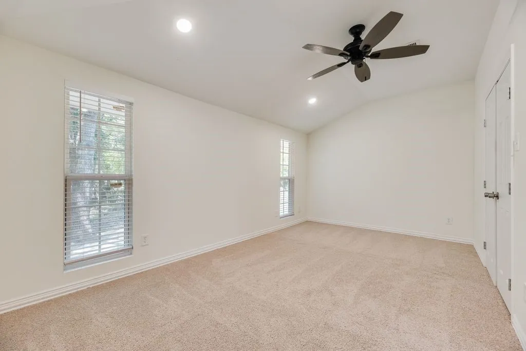 Single Family Residence For Sale in Hunt County , 1345 Tawakoni Drive, West Tawakoni, Texas 75474, 4 Bedroom, 2 Bathroom, Garage spaces, 1,786 Sqft, built in 1968, mls#21374570, Real Estate Agent in West Tawakoni, Homes For Sale in Hunt county, Homes For Sale in West Tawakoni, Realtor in West Tawakoni Texas, Real Estate Brokerage Independent Realty Texas, Luminita Cordes Realtor
