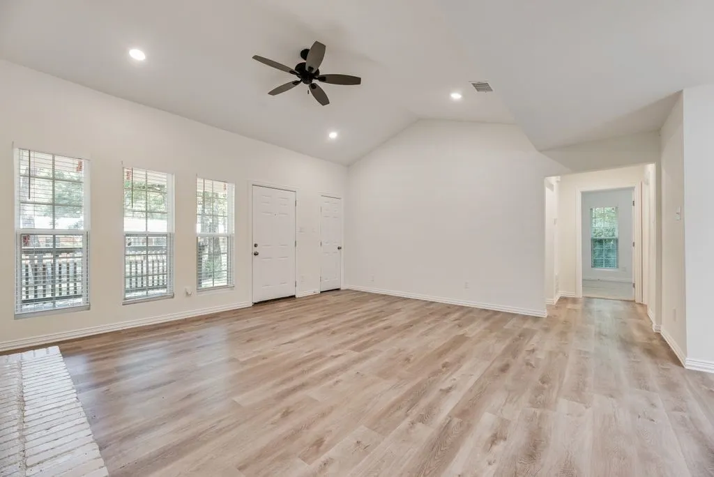 Single Family Residence For Sale in Hunt County , 1345 Tawakoni Drive, West Tawakoni, Texas 75474, 4 Bedroom, 2 Bathroom, Garage spaces, 1,786 Sqft, built in 1968, mls#21374570, Real Estate Agent in West Tawakoni, Homes For Sale in Hunt county, Homes For Sale in West Tawakoni, Realtor in West Tawakoni Texas, Real Estate Brokerage Independent Realty Texas, Luminita Cordes Realtor