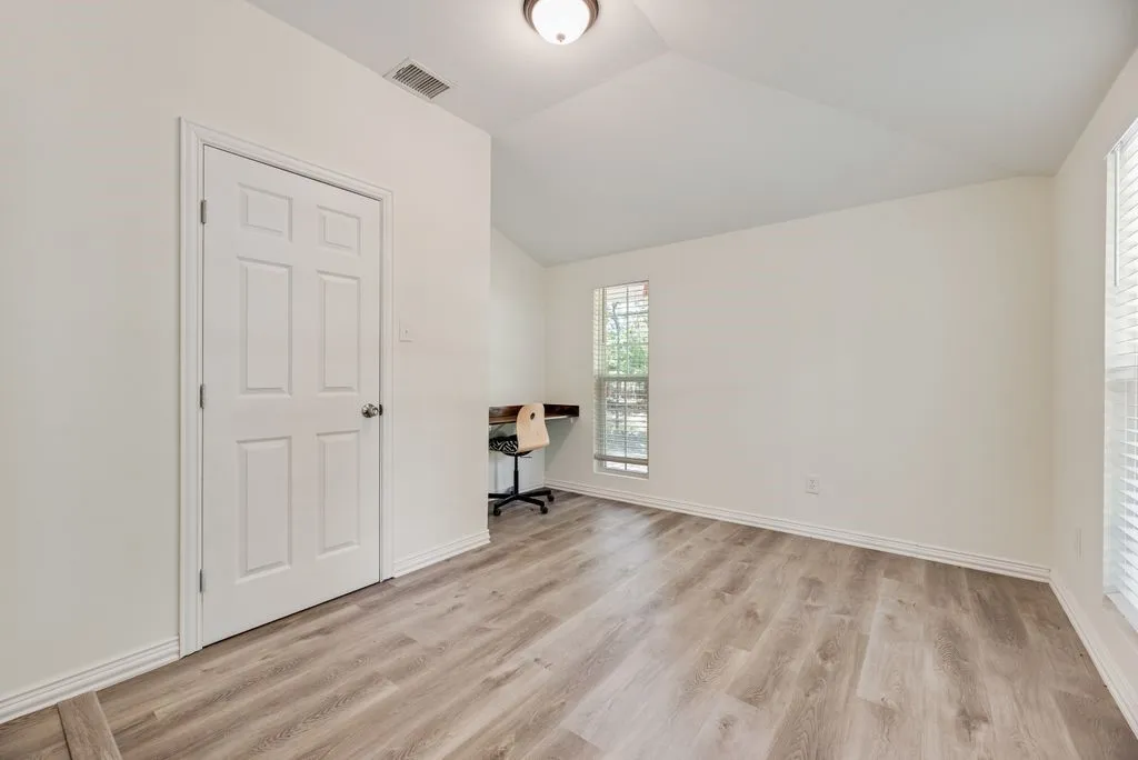 Single Family Residence For Sale in Hunt County , 1345 Tawakoni Drive, West Tawakoni, Texas 75474, 4 Bedroom, 2 Bathroom, Garage spaces, 1,786 Sqft, built in 1968, mls#21374570, Real Estate Agent in West Tawakoni, Homes For Sale in Hunt county, Homes For Sale in West Tawakoni, Realtor in West Tawakoni Texas, Real Estate Brokerage Independent Realty Texas, Luminita Cordes Realtor