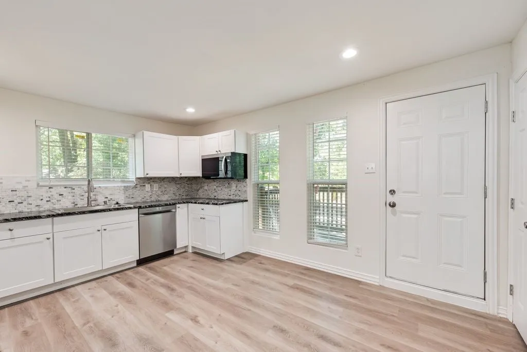 Single Family Residence For Sale in Hunt County , 1345 Tawakoni Drive, West Tawakoni, Texas 75474, 4 Bedroom, 2 Bathroom, Garage spaces, 1,786 Sqft, built in 1968, mls#21374570, Real Estate Agent in West Tawakoni, Homes For Sale in Hunt county, Homes For Sale in West Tawakoni, Realtor in West Tawakoni Texas, Real Estate Brokerage Independent Realty Texas, Luminita Cordes Realtor