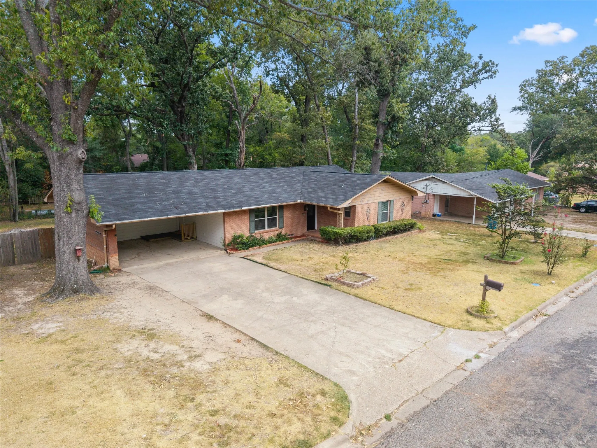 Single Family Residence For Sale in Titus County , 405 Redbud Lane, Mt Pleasant, Texas 75455, 3 Bedroom, 2 Bathroom, Garage spaces, 2,218 Sqft, built in 1962, mls#21376821, Real Estate Agent in Mt Pleasant, Homes For Sale in Titus county, Homes For Sale in Mt Pleasant, Realtor in Mt Pleasant Texas, Real Estate Brokerage Independent Realty Texas, Luminita Cordes Realtor