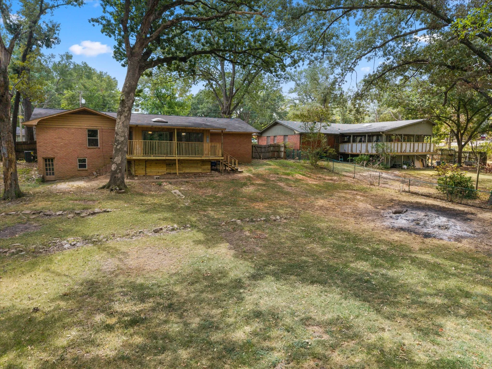 Single Family Residence For Sale in Titus County , 405 Redbud Lane, Mt Pleasant, Texas 75455, 3 Bedroom, 2 Bathroom, Garage spaces, 2,218 Sqft, built in 1962, mls#21376821, Real Estate Agent in Mt Pleasant, Homes For Sale in Titus county, Homes For Sale in Mt Pleasant, Realtor in Mt Pleasant Texas, Real Estate Brokerage Independent Realty Texas, Luminita Cordes Realtor