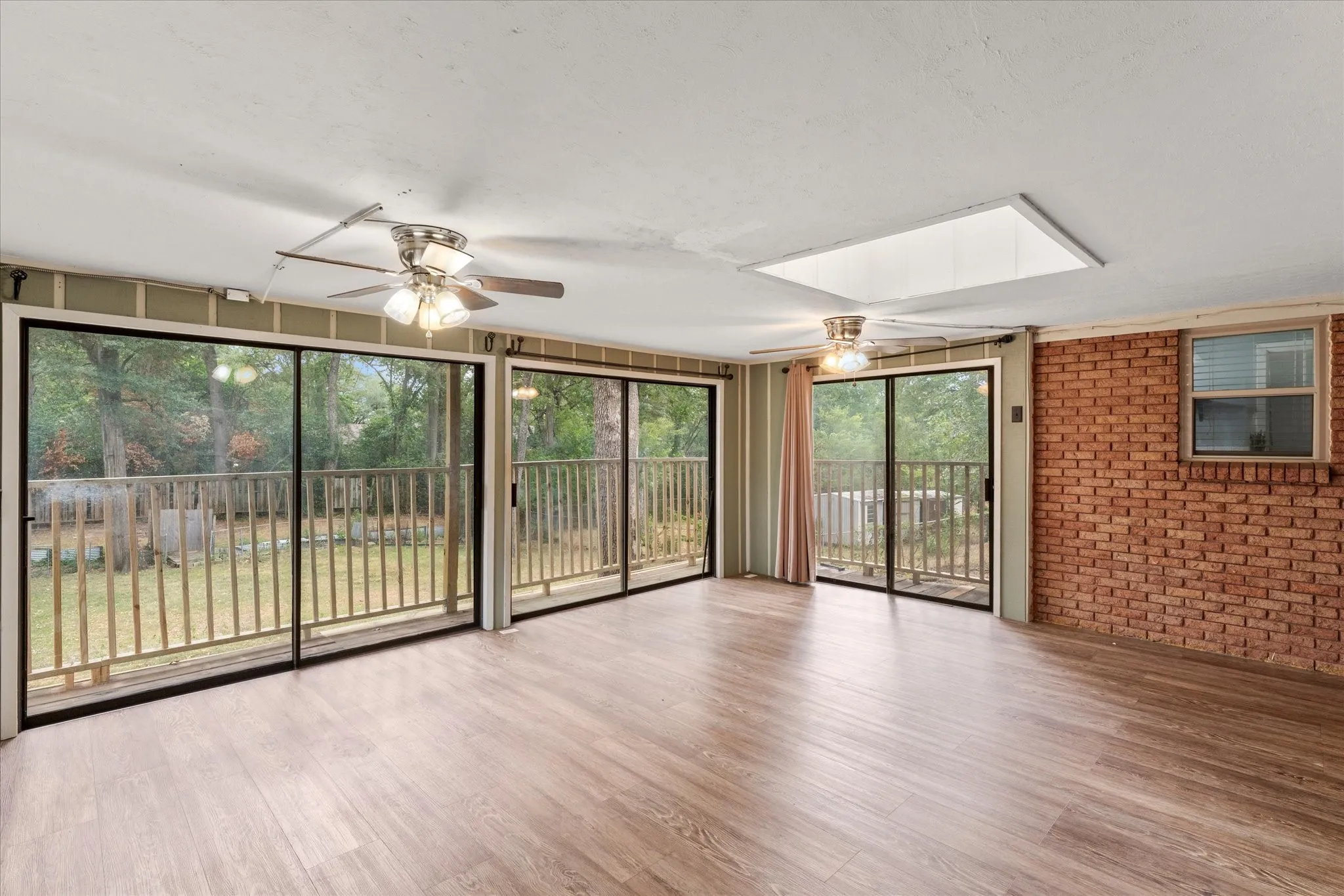 Single Family Residence For Sale in Titus County , 405 Redbud Lane, Mt Pleasant, Texas 75455, 3 Bedroom, 2 Bathroom, Garage spaces, 2,218 Sqft, built in 1962, mls#21376821, Real Estate Agent in Mt Pleasant, Homes For Sale in Titus county, Homes For Sale in Mt Pleasant, Realtor in Mt Pleasant Texas, Real Estate Brokerage Independent Realty Texas, Luminita Cordes Realtor