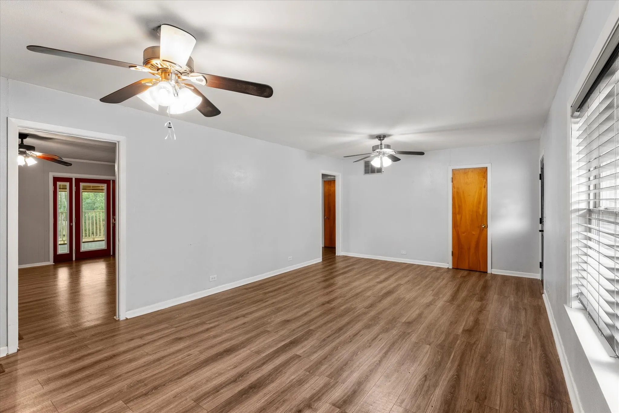 Single Family Residence For Sale in Titus County , 405 Redbud Lane, Mt Pleasant, Texas 75455, 3 Bedroom, 2 Bathroom, Garage spaces, 2,218 Sqft, built in 1962, mls#21376821, Real Estate Agent in Mt Pleasant, Homes For Sale in Titus county, Homes For Sale in Mt Pleasant, Realtor in Mt Pleasant Texas, Real Estate Brokerage Independent Realty Texas, Luminita Cordes Realtor
