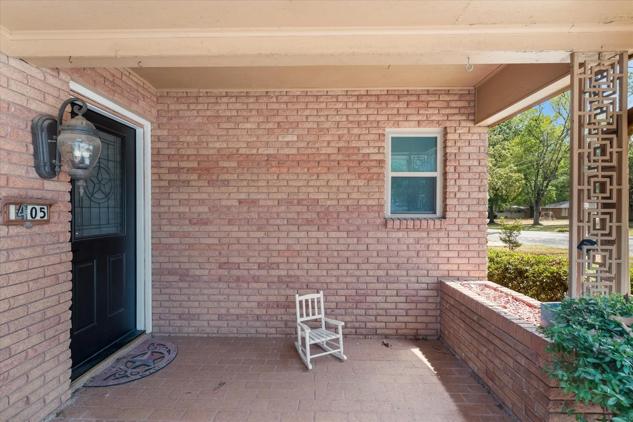 Single Family Residence For Sale in Titus County , 405 Redbud Lane, Mt Pleasant, Texas 75455, 3 Bedroom, 2 Bathroom, Garage spaces, 2,218 Sqft, built in 1962, mls#21376821, Real Estate Agent in Mt Pleasant, Homes For Sale in Titus county, Homes For Sale in Mt Pleasant, Realtor in Mt Pleasant Texas, Real Estate Brokerage Independent Realty Texas, Luminita Cordes Realtor