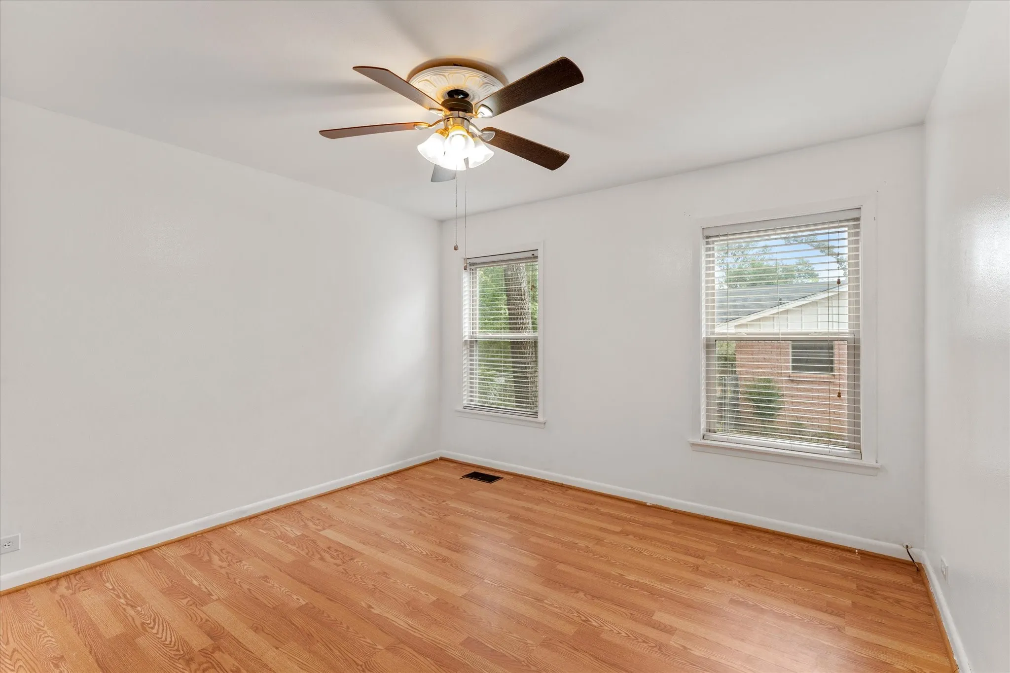 Single Family Residence For Sale in Titus County , 405 Redbud Lane, Mt Pleasant, Texas 75455, 3 Bedroom, 2 Bathroom, Garage spaces, 2,218 Sqft, built in 1962, mls#21376821, Real Estate Agent in Mt Pleasant, Homes For Sale in Titus county, Homes For Sale in Mt Pleasant, Realtor in Mt Pleasant Texas, Real Estate Brokerage Independent Realty Texas, Luminita Cordes Realtor