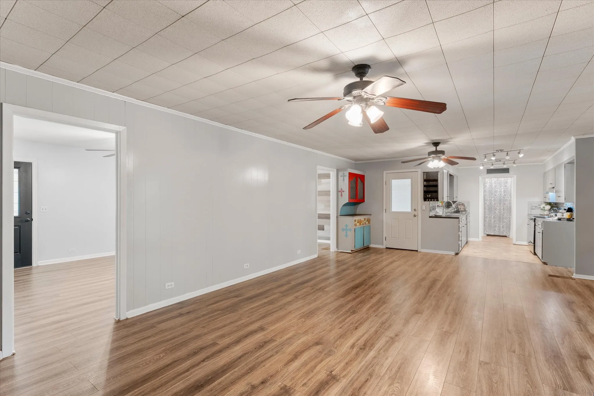Single Family Residence For Sale in Titus County , 405 Redbud Lane, Mt Pleasant, Texas 75455, 3 Bedroom, 2 Bathroom, Garage spaces, 2,218 Sqft, built in 1962, mls#21376821, Real Estate Agent in Mt Pleasant, Homes For Sale in Titus county, Homes For Sale in Mt Pleasant, Realtor in Mt Pleasant Texas, Real Estate Brokerage Independent Realty Texas, Luminita Cordes Realtor