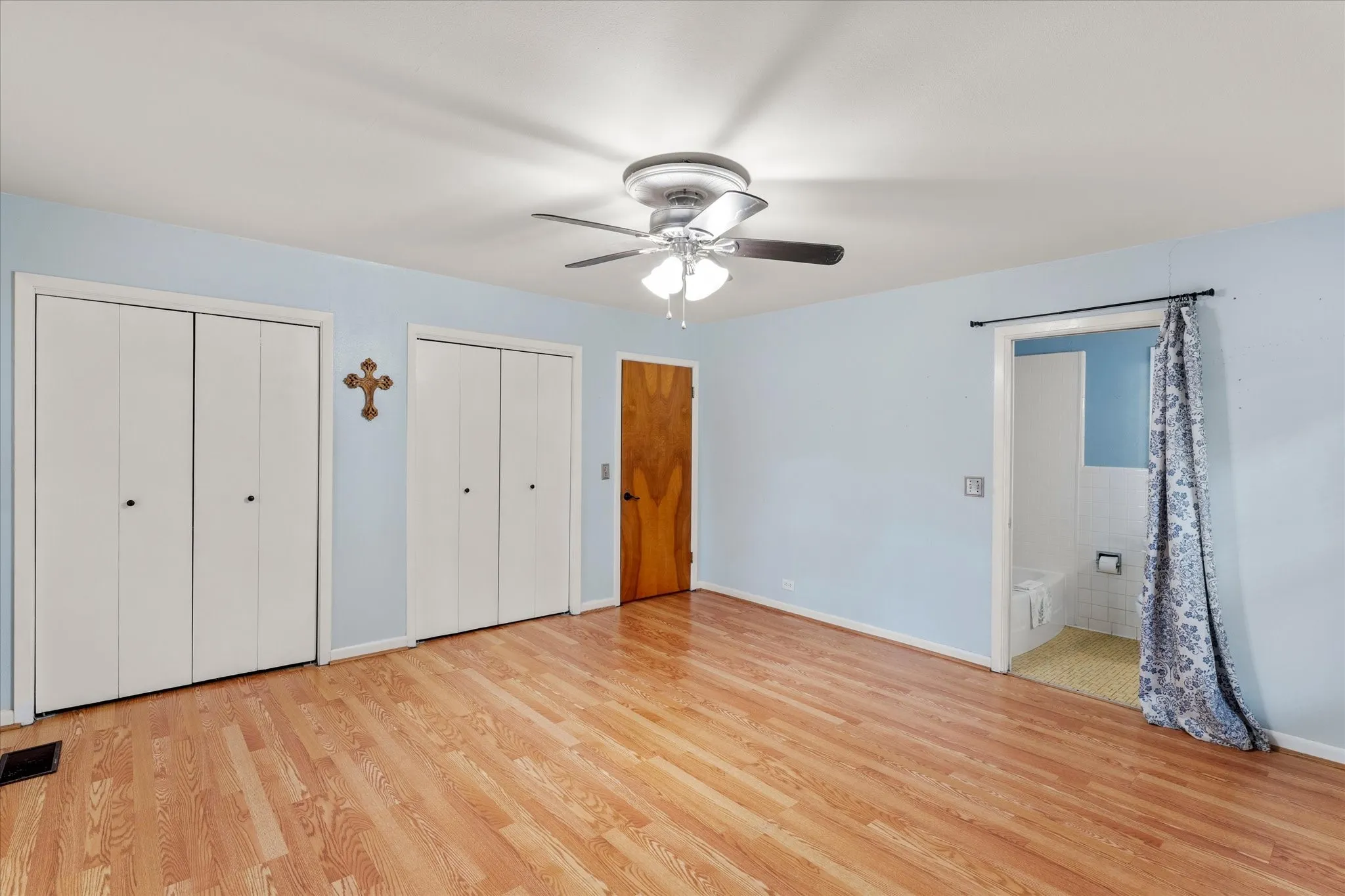 Single Family Residence For Sale in Titus County , 405 Redbud Lane, Mt Pleasant, Texas 75455, 3 Bedroom, 2 Bathroom, Garage spaces, 2,218 Sqft, built in 1962, mls#21376821, Real Estate Agent in Mt Pleasant, Homes For Sale in Titus county, Homes For Sale in Mt Pleasant, Realtor in Mt Pleasant Texas, Real Estate Brokerage Independent Realty Texas, Luminita Cordes Realtor