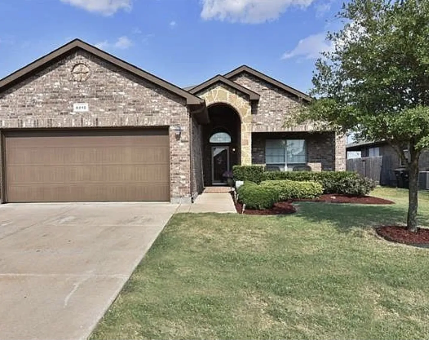 Single Family Residence For Sale in Tarrant County , 8212 Deer Bluff Lane, Fort Worth, Texas 76179, 4 Bedroom, 2 Bathroom, 2 Garage spaces, 1,785 Sqft, built in 2011, mls#21379825, Real Estate Agent in Fort Worth, Homes For Sale in Tarrant county, Homes For Sale in Fort Worth, Realtor in Fort Worth Texas, Real Estate Brokerage Independent Realty Texas, Luminita Cordes Realtor