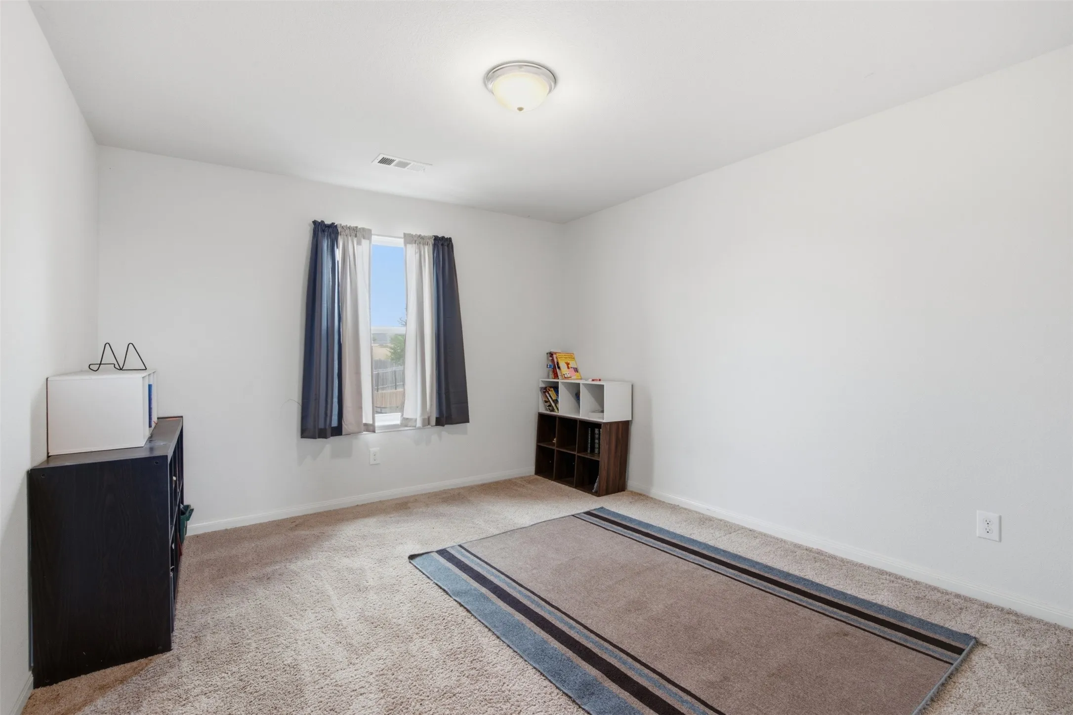 Single Family Residence For Sale in Denton County , 16 Kramer Court, Sanger, Texas 76266, 4 Bedroom, 3 Bathroom, 2 Garage spaces, 2,255 Sqft, built in 2016, mls#21380109, Real Estate Agent in Sanger, Homes For Sale in Denton county, Homes For Sale in Sanger, Realtor in Sanger Texas, Real Estate Brokerage Independent Realty Texas, Luminita Cordes Realtor