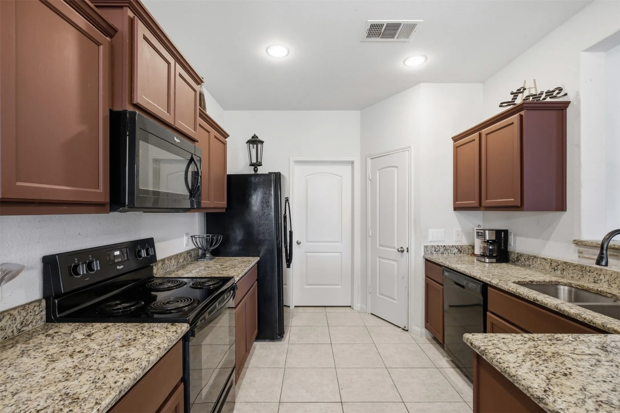 Single Family Residence For Sale in Denton County , 16 Kramer Court, Sanger, Texas 76266, 4 Bedroom, 3 Bathroom, 2 Garage spaces, 2,255 Sqft, built in 2016, mls#21380109, Real Estate Agent in Sanger, Homes For Sale in Denton county, Homes For Sale in Sanger, Realtor in Sanger Texas, Real Estate Brokerage Independent Realty Texas, Luminita Cordes Realtor