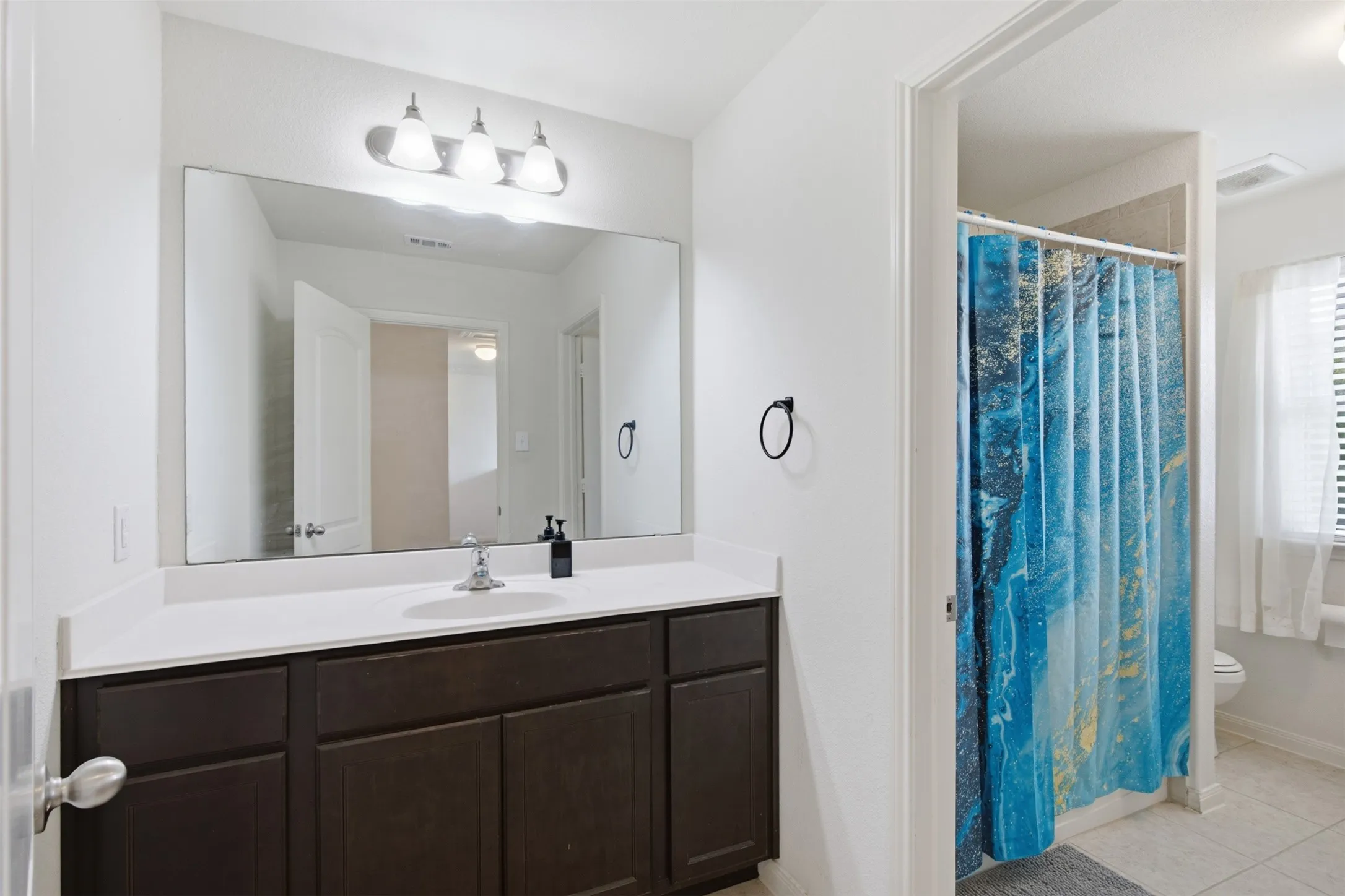 Single Family Residence For Sale in Denton County , 16 Kramer Court, Sanger, Texas 76266, 4 Bedroom, 3 Bathroom, 2 Garage spaces, 2,255 Sqft, built in 2016, mls#21380109, Real Estate Agent in Sanger, Homes For Sale in Denton county, Homes For Sale in Sanger, Realtor in Sanger Texas, Real Estate Brokerage Independent Realty Texas, Luminita Cordes Realtor