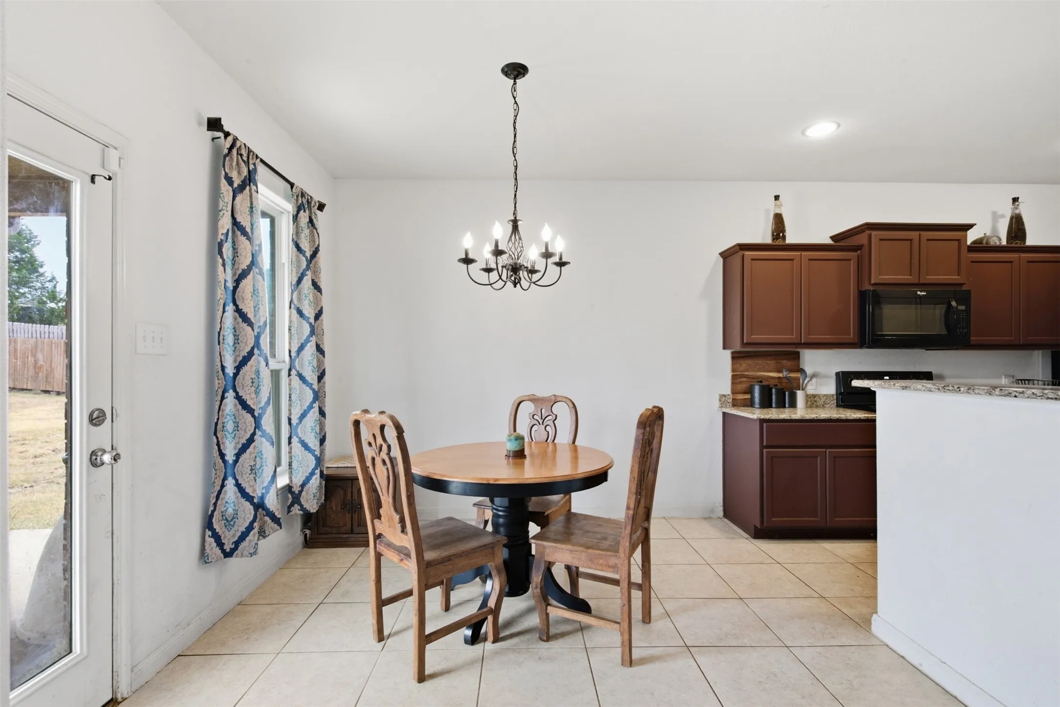 Single Family Residence For Sale in Denton County , 16 Kramer Court, Sanger, Texas 76266, 4 Bedroom, 3 Bathroom, 2 Garage spaces, 2,255 Sqft, built in 2016, mls#21380109, Real Estate Agent in Sanger, Homes For Sale in Denton county, Homes For Sale in Sanger, Realtor in Sanger Texas, Real Estate Brokerage Independent Realty Texas, Luminita Cordes Realtor