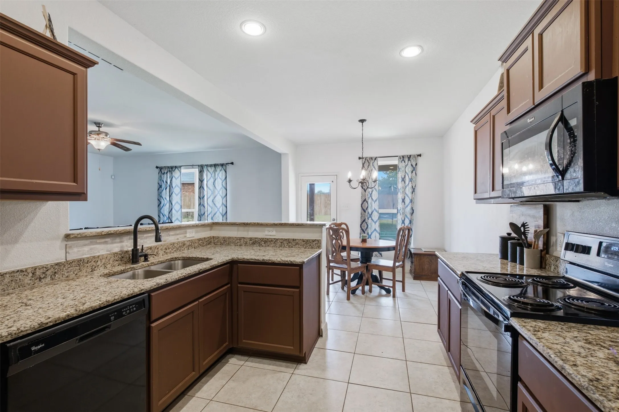 Single Family Residence For Sale in Denton County , 16 Kramer Court, Sanger, Texas 76266, 4 Bedroom, 3 Bathroom, 2 Garage spaces, 2,255 Sqft, built in 2016, mls#21380109, Real Estate Agent in Sanger, Homes For Sale in Denton county, Homes For Sale in Sanger, Realtor in Sanger Texas, Real Estate Brokerage Independent Realty Texas, Luminita Cordes Realtor